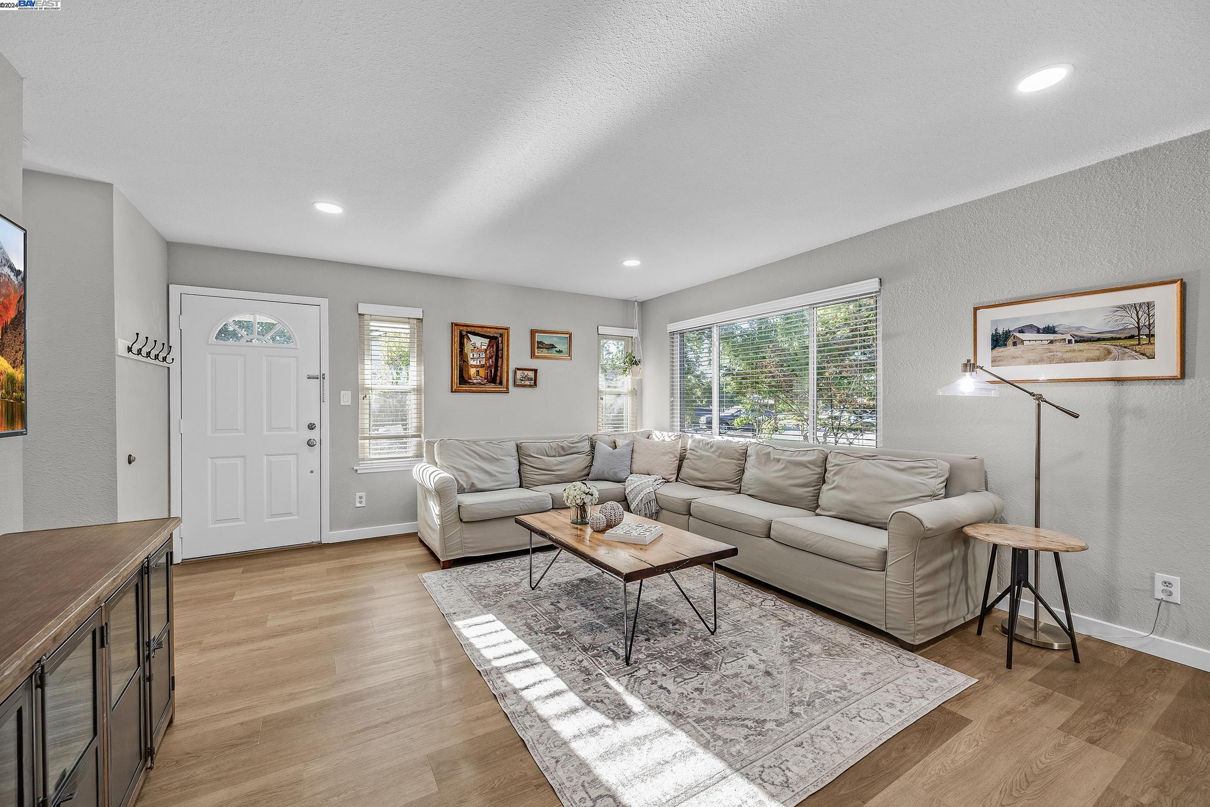 873 Debra St