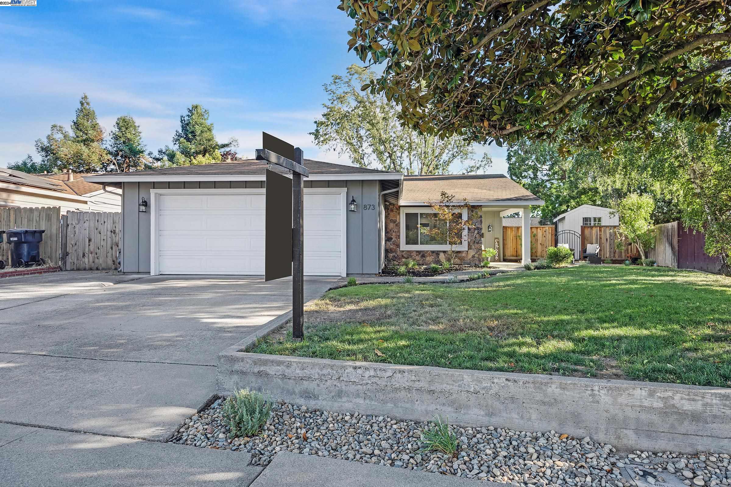 873 Debra St