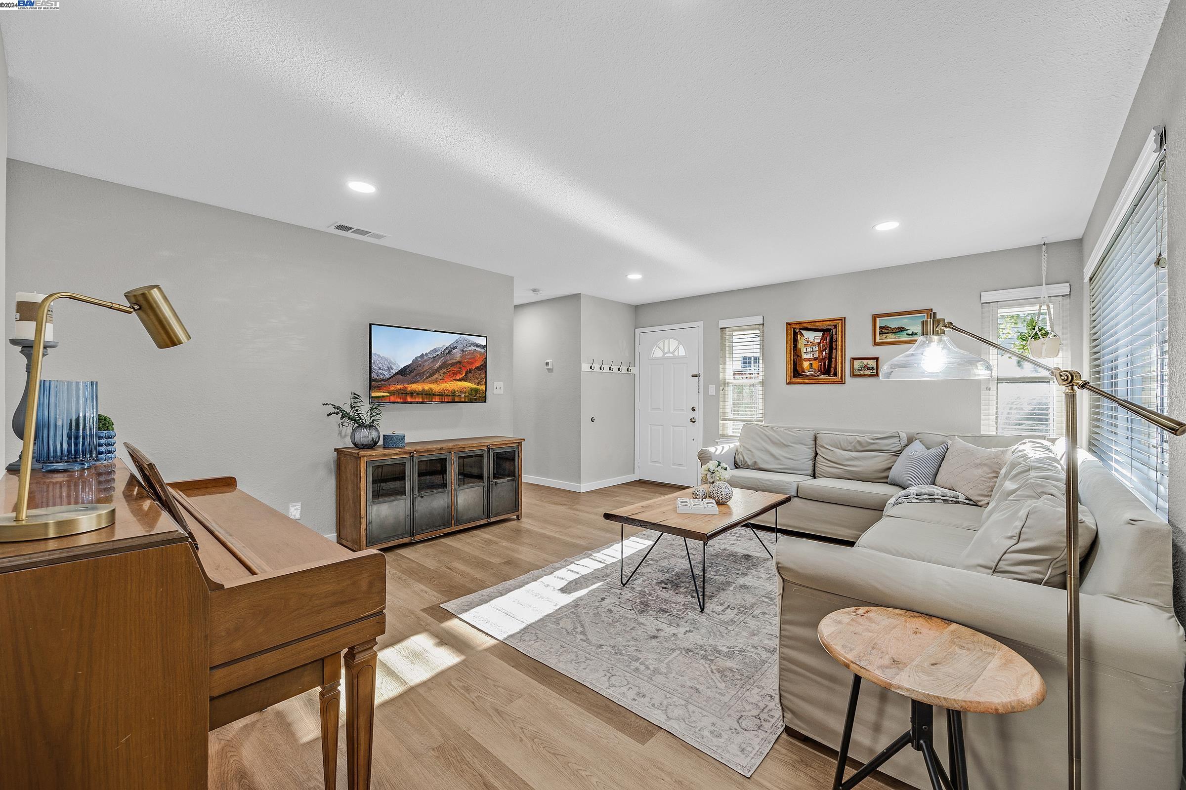 873 Debra St