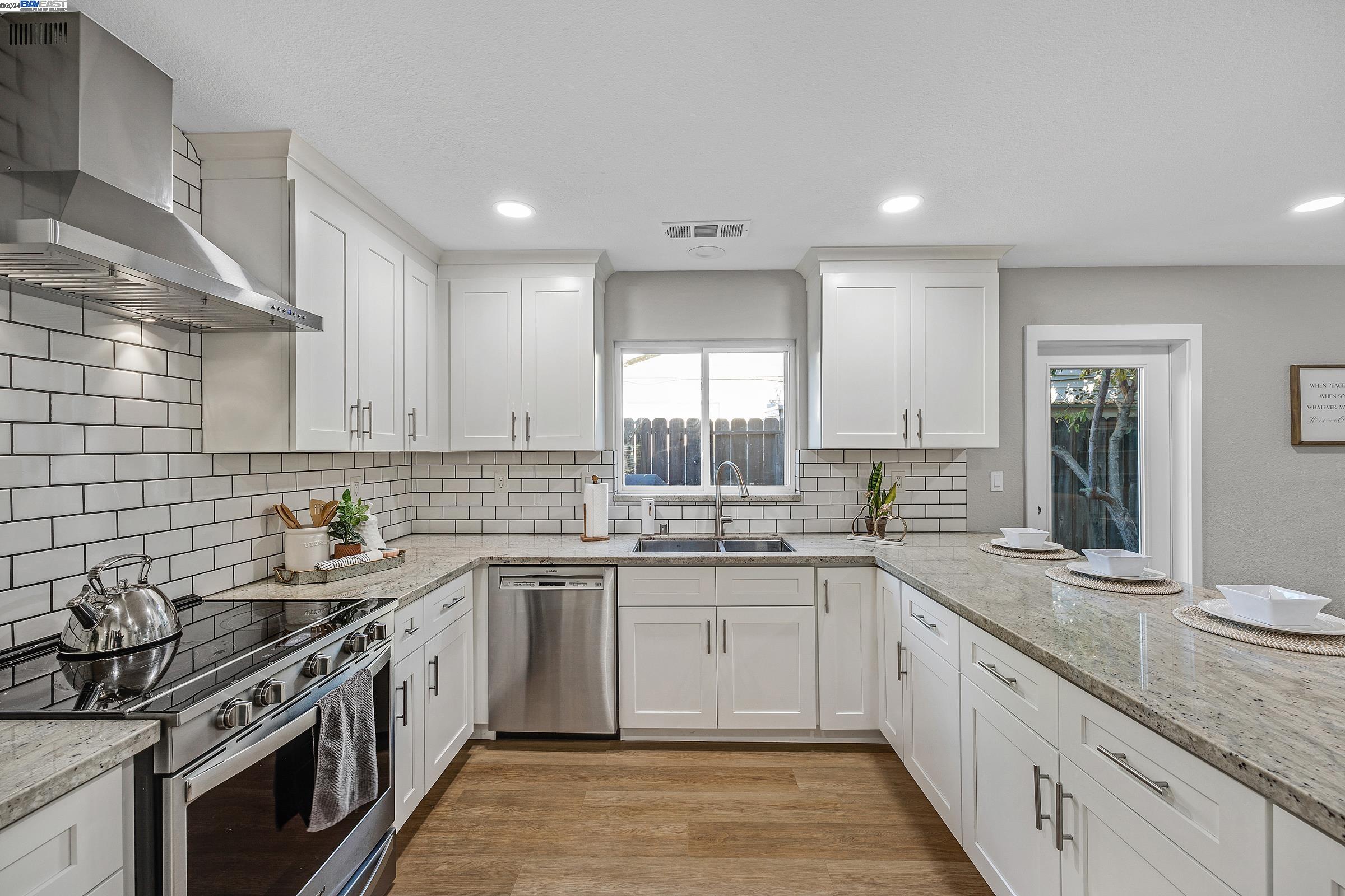 873 Debra St