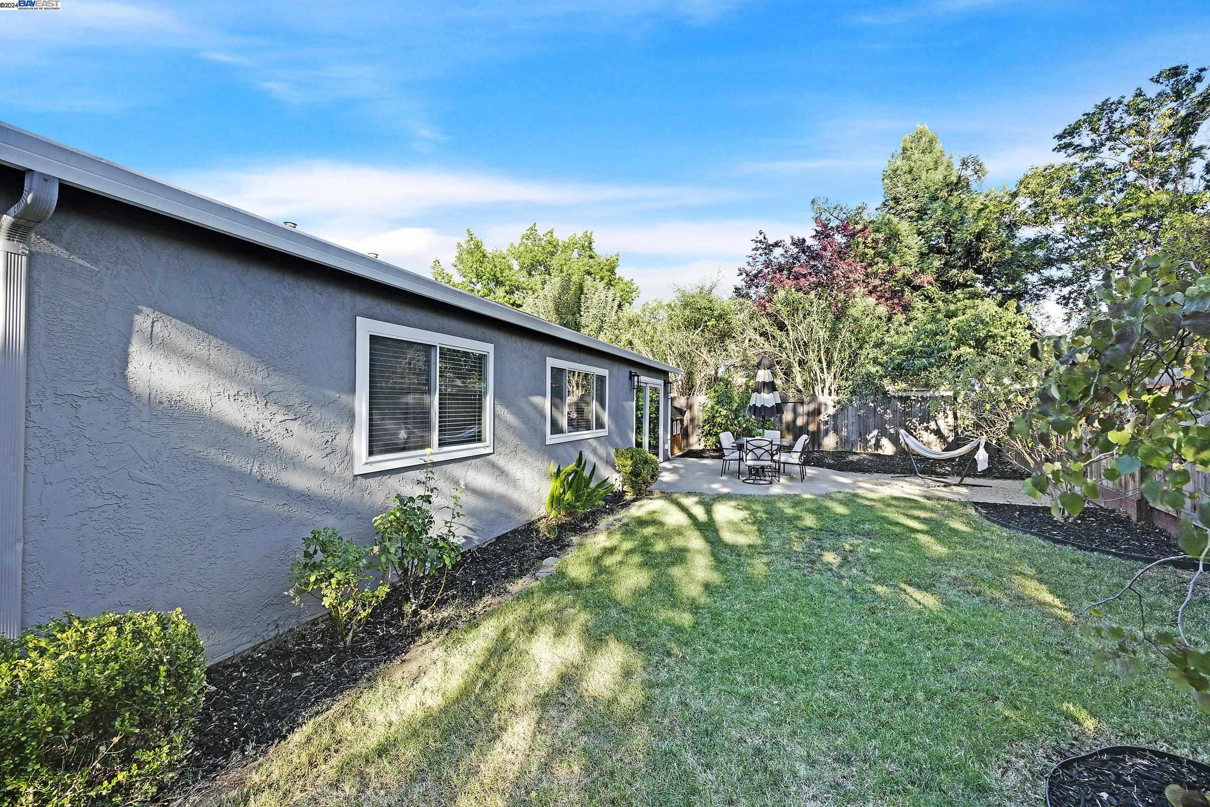 873 Debra St