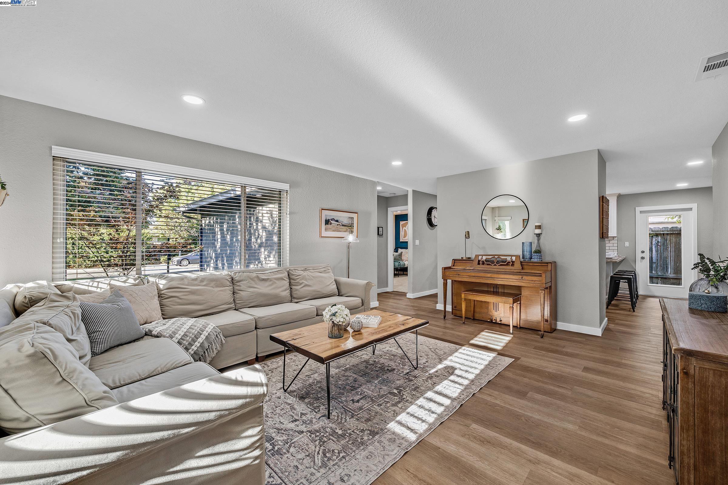 873 Debra St