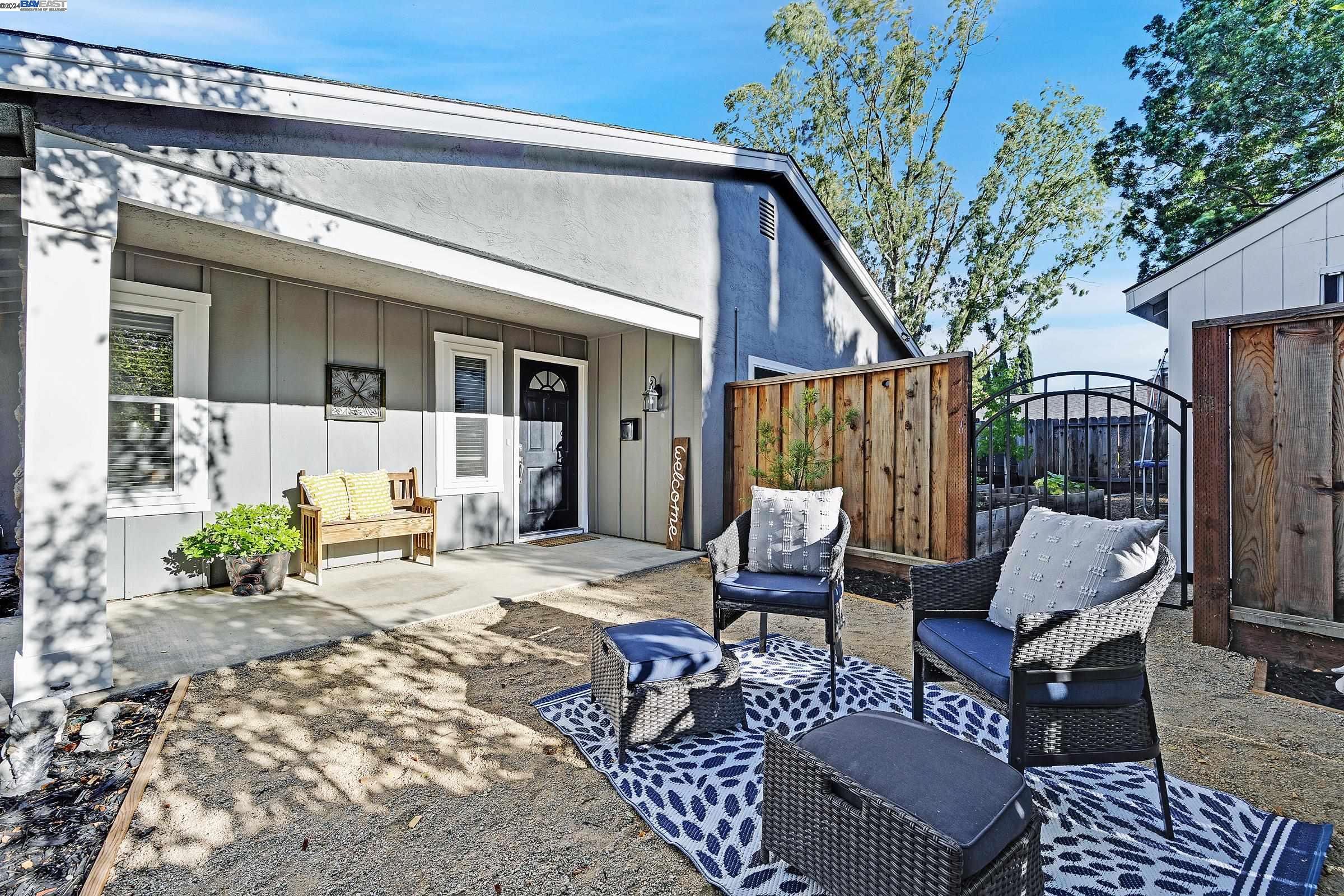 873 Debra St