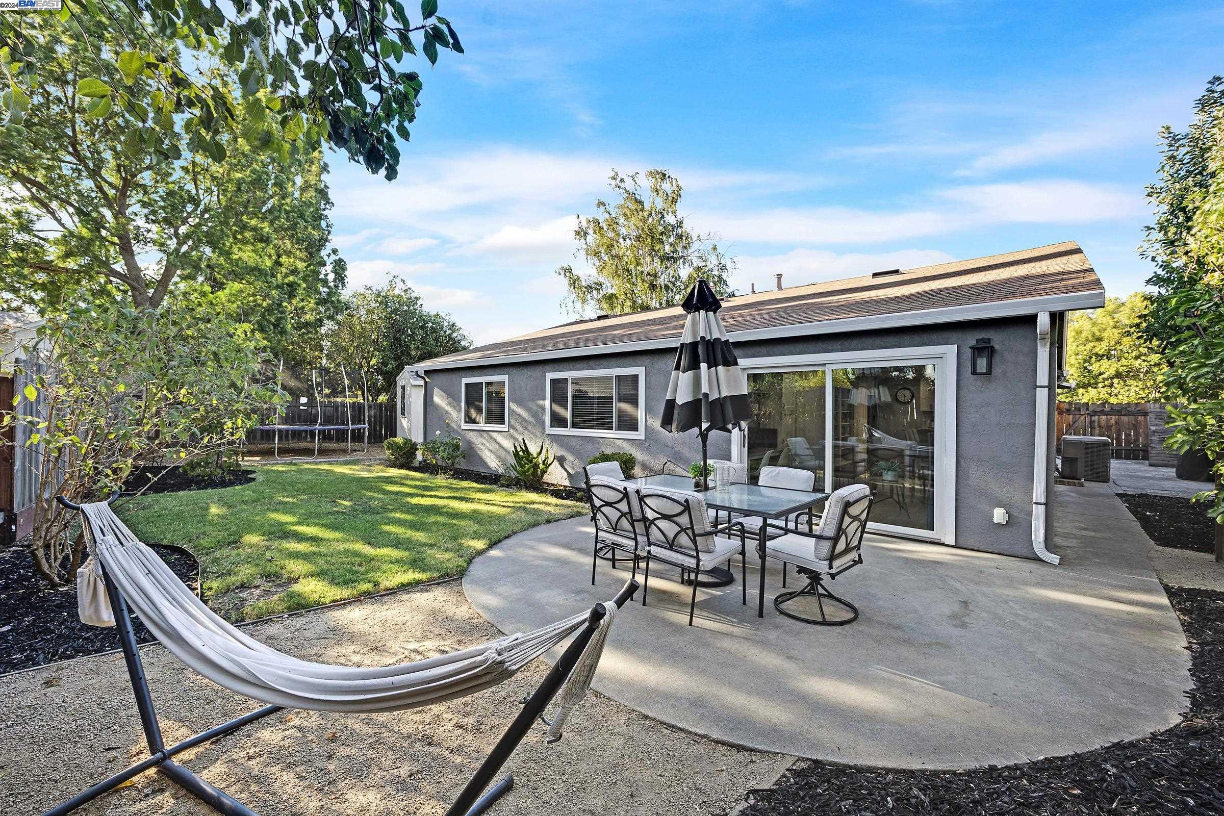 873 Debra St