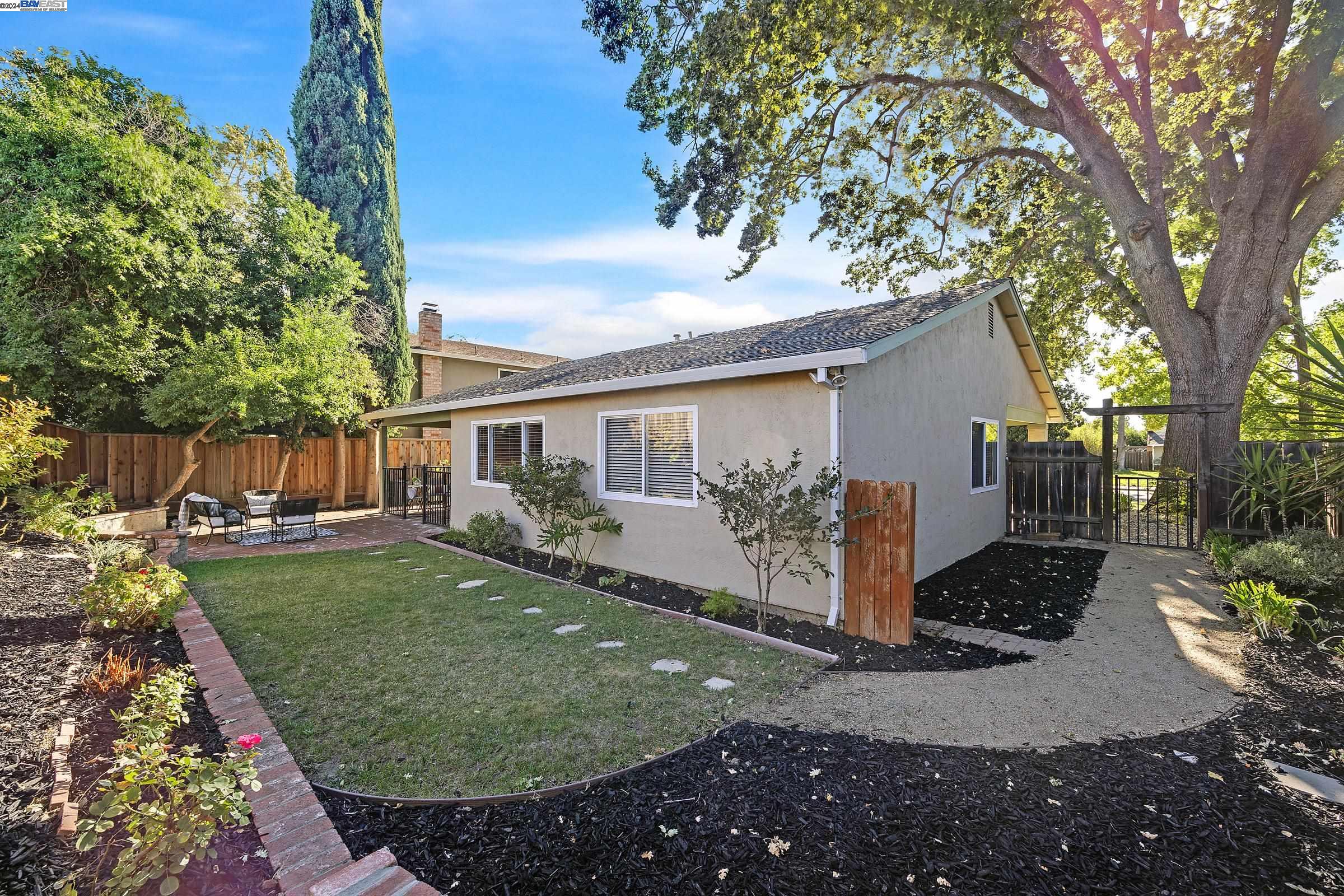 704 Debra St.