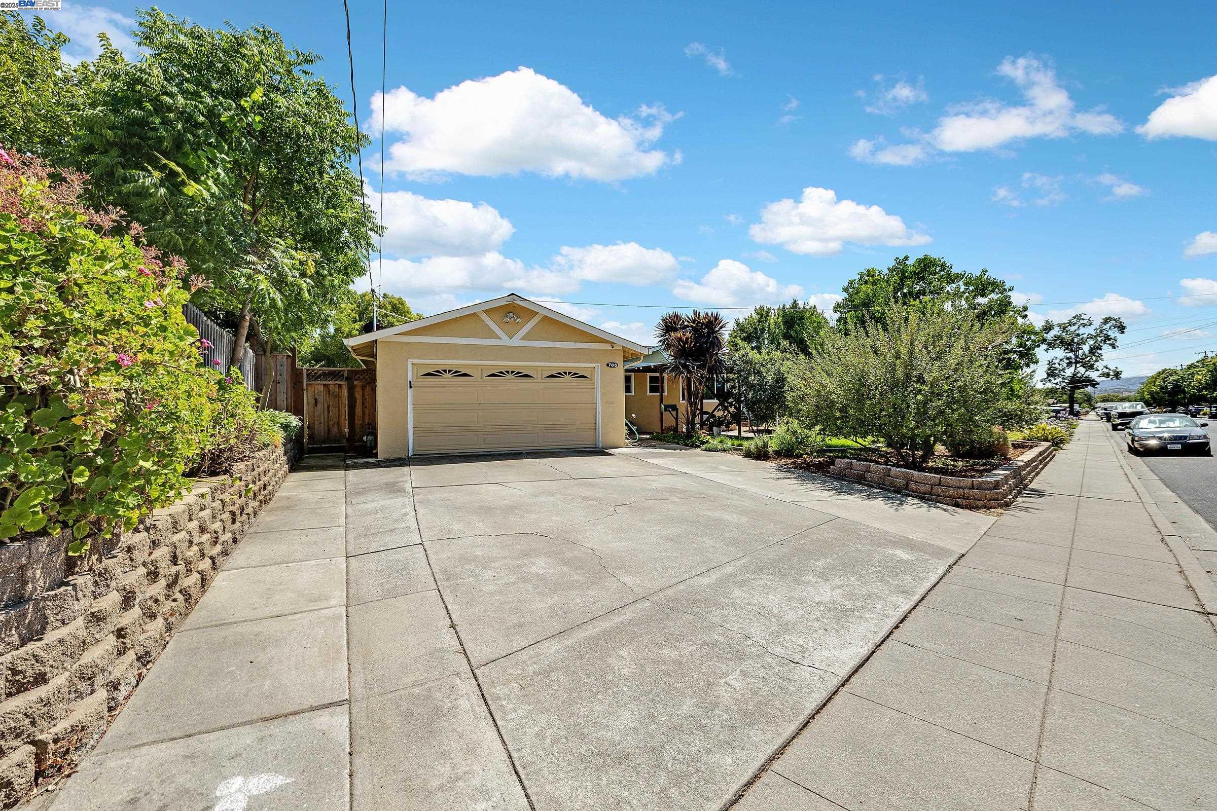 765 Moraga Drive