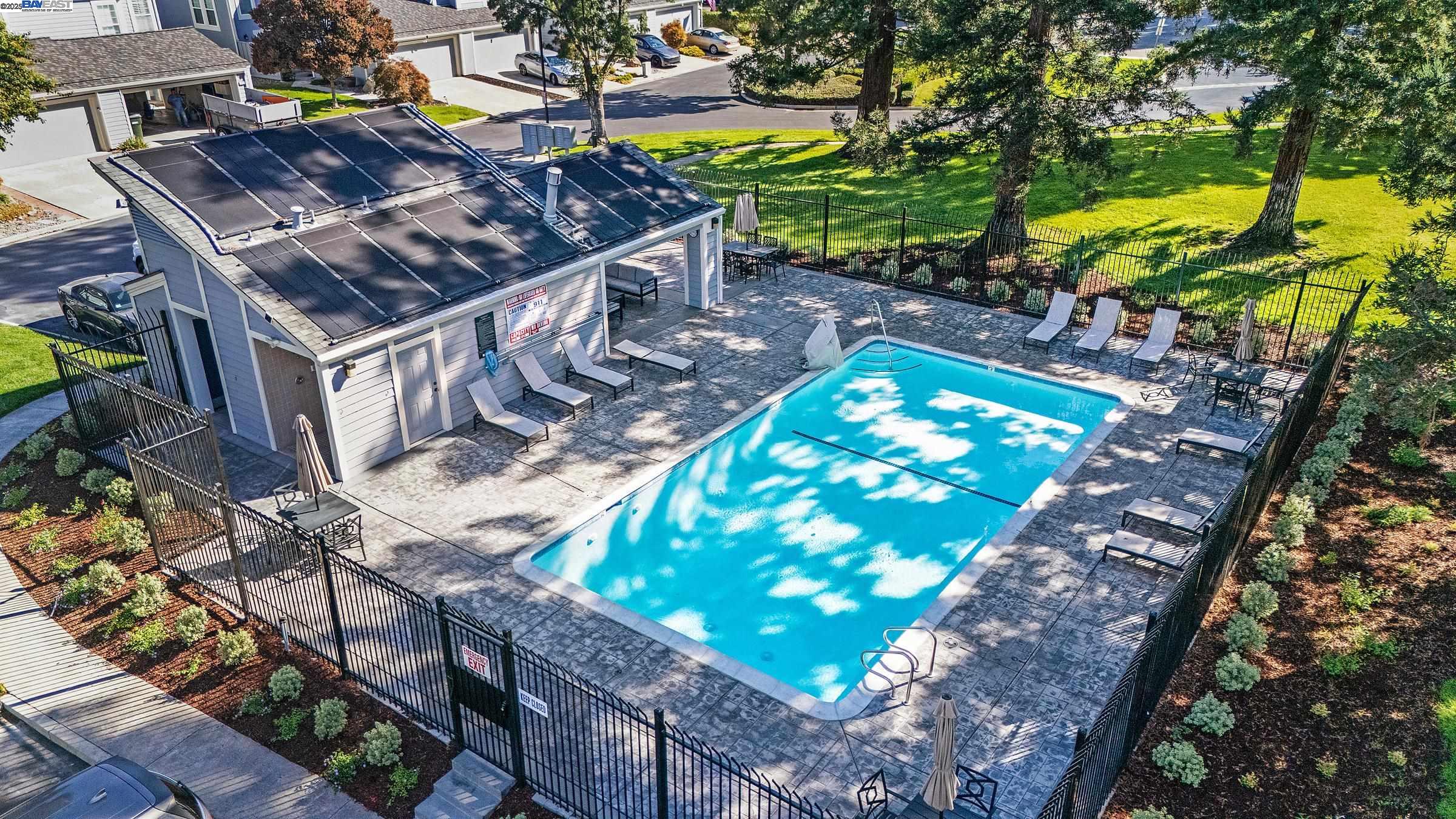 243 Northwood Cmns
