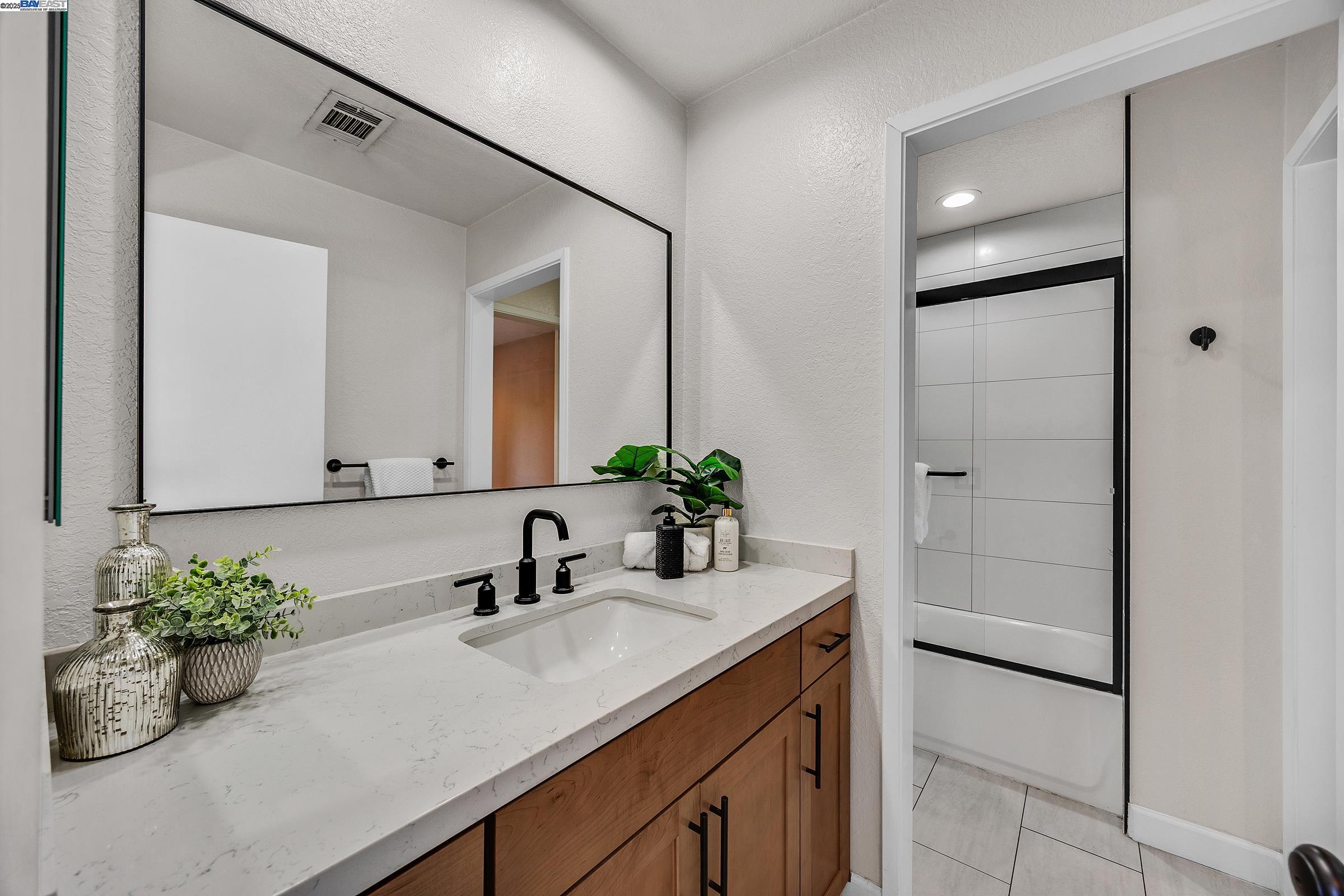 243 Northwood Cmns
