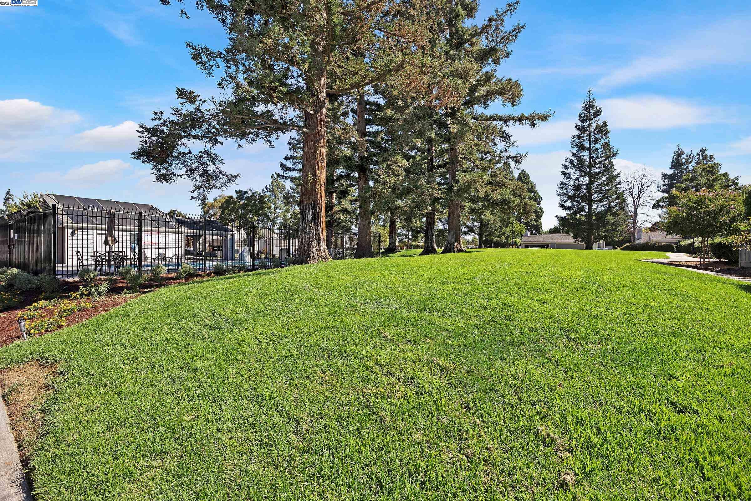 243 Northwood Cmns