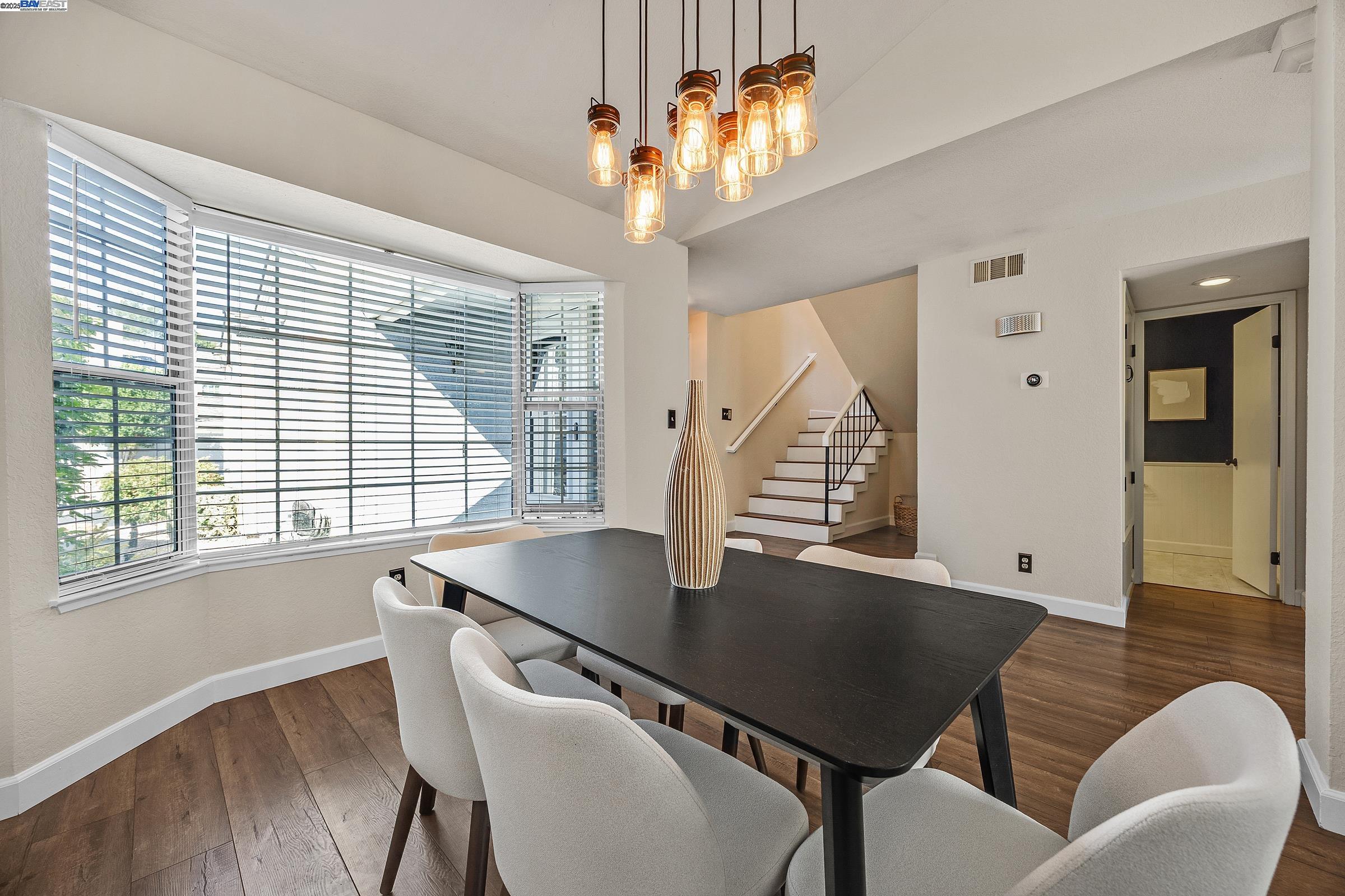 243 Northwood Cmns