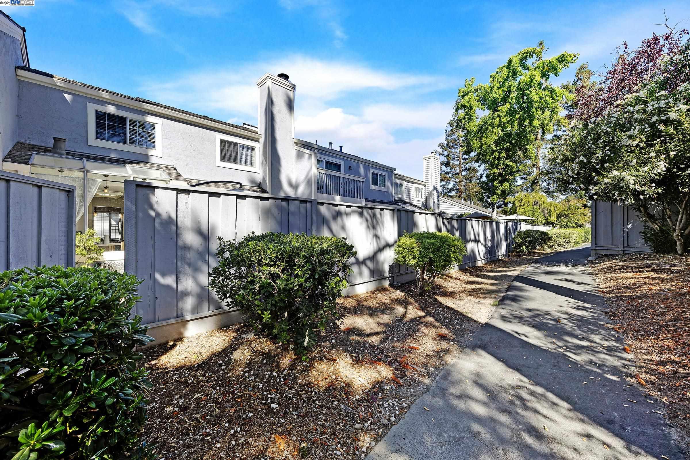 243 Northwood Cmns