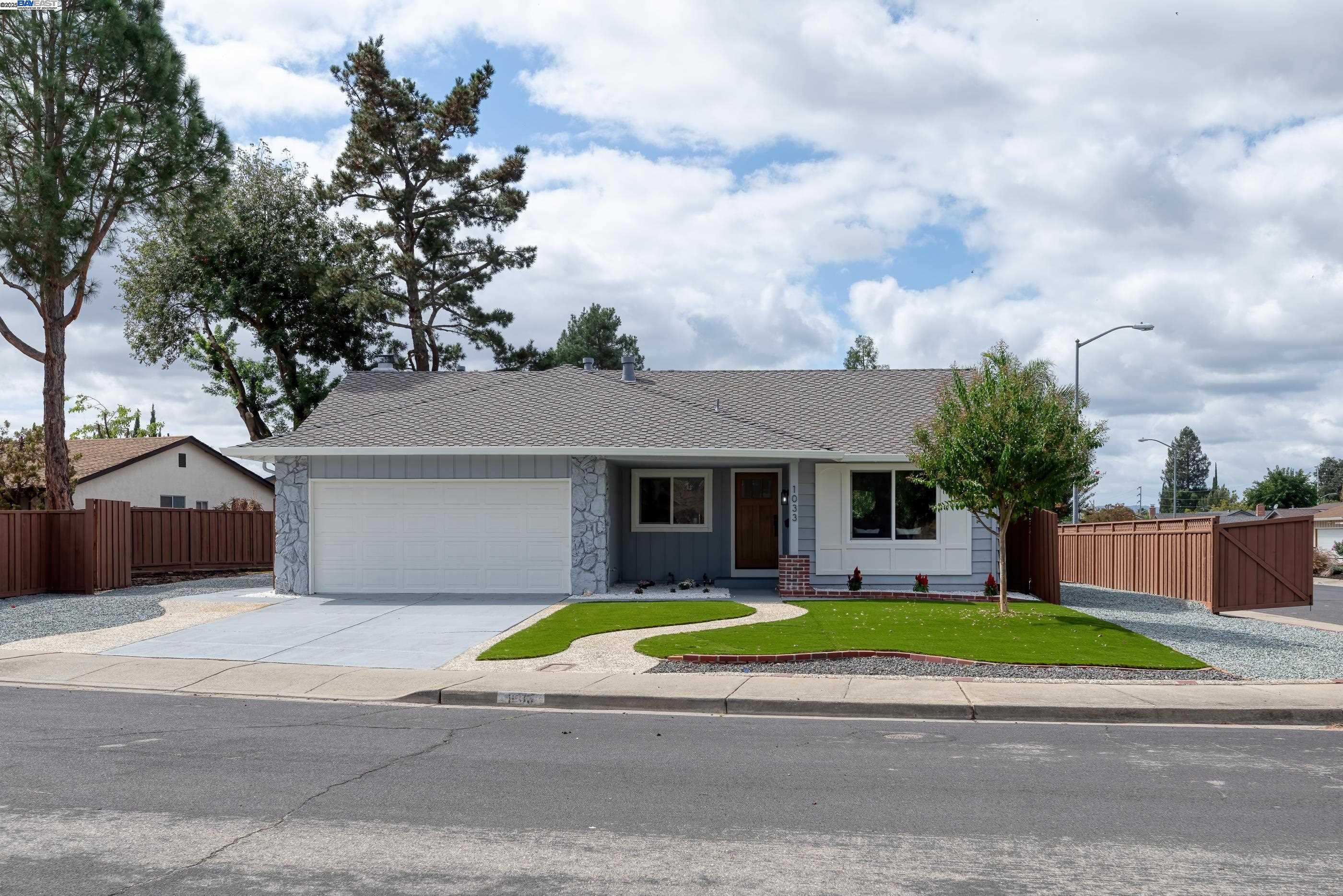 1033 Plumas Ct.