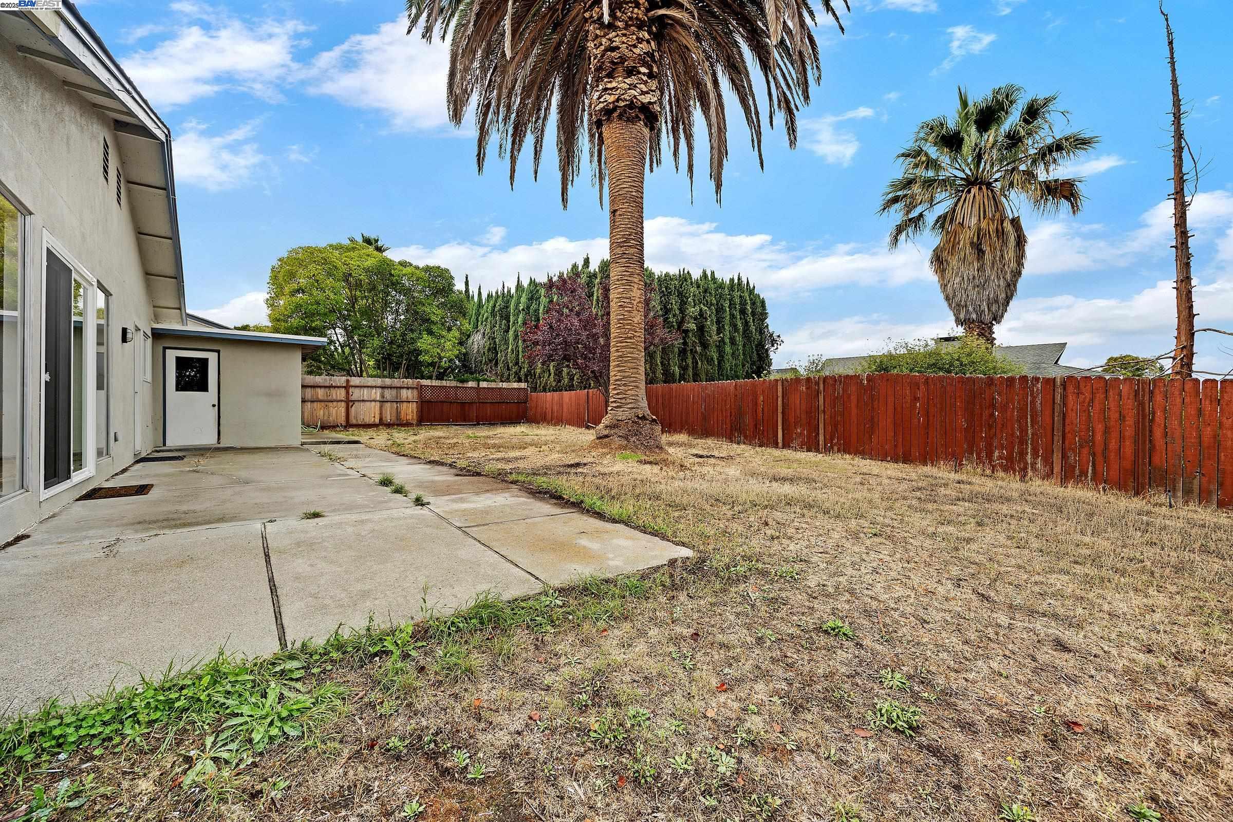 1688 Bluebell Dr