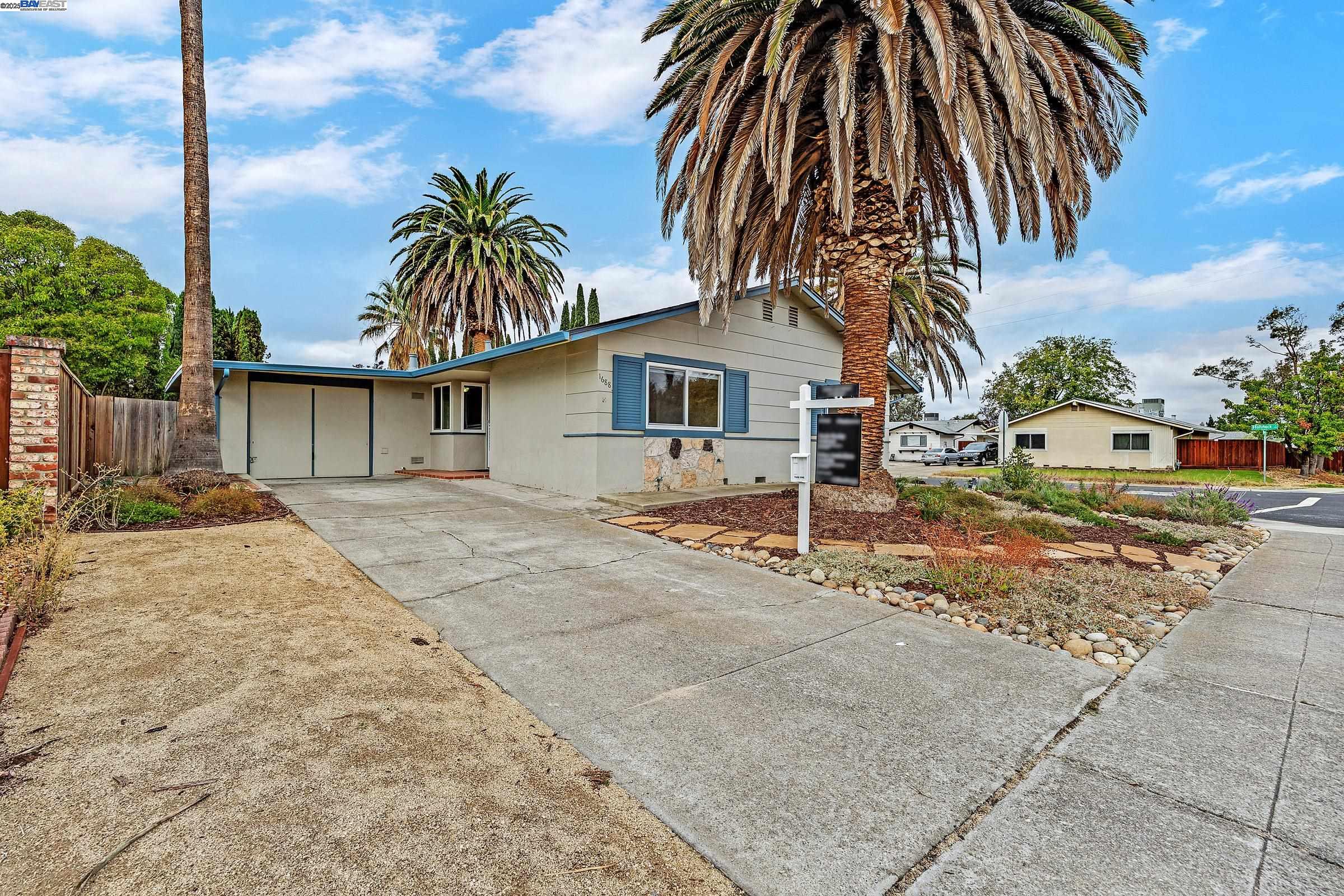 1688 Bluebell Dr