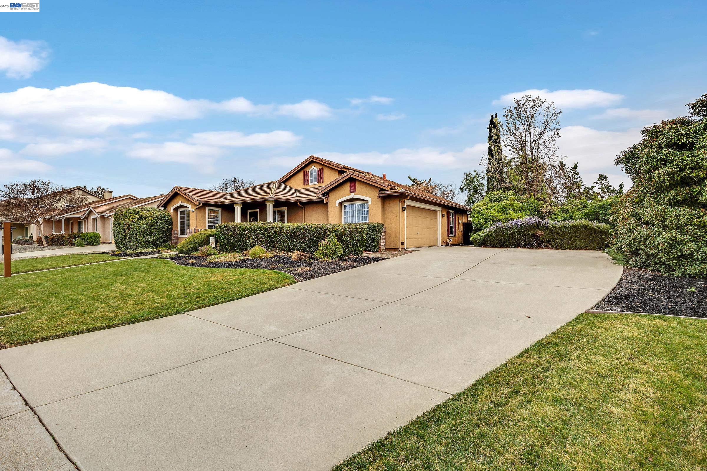 1127 Meadow Drive