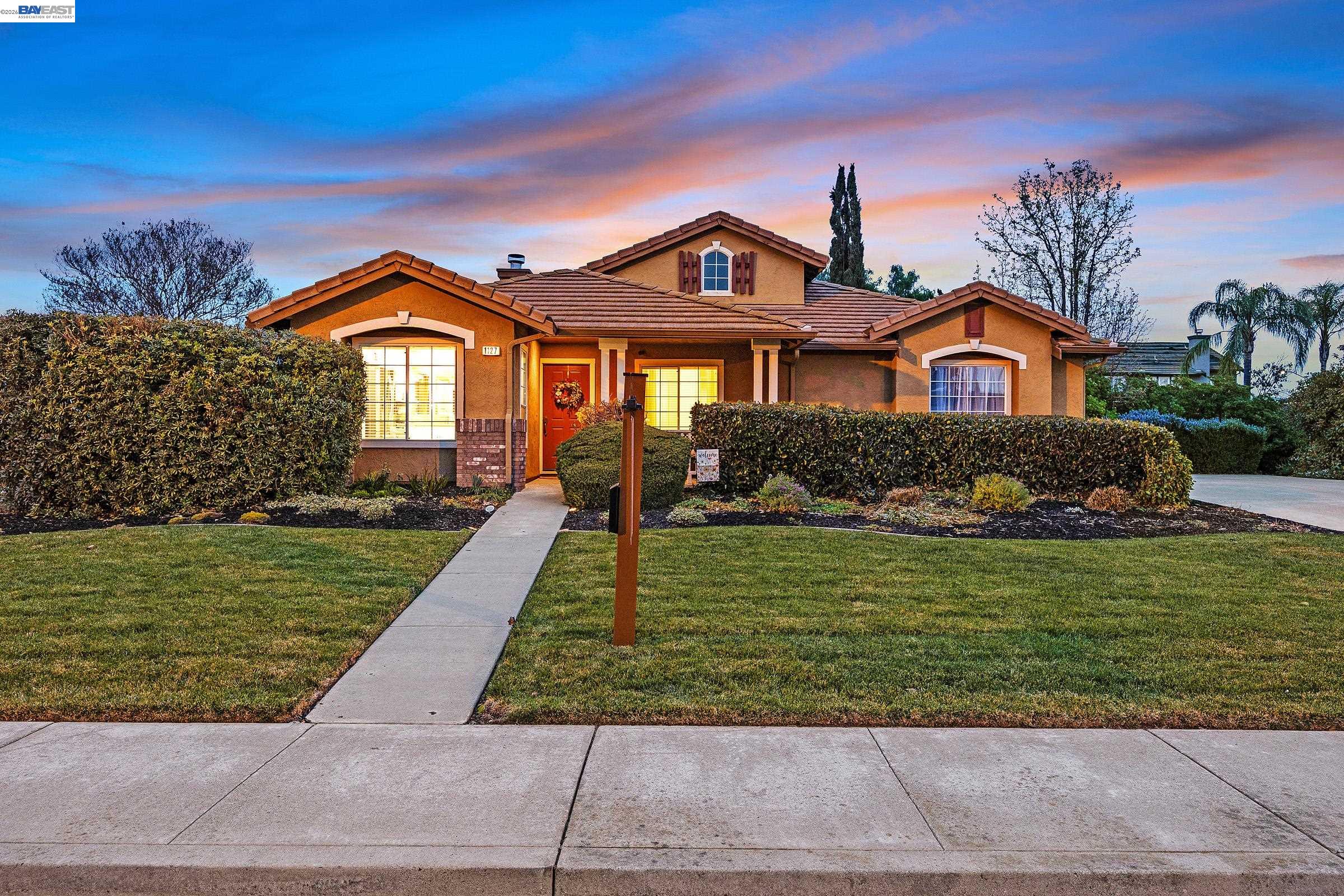 1127 Meadow Drive