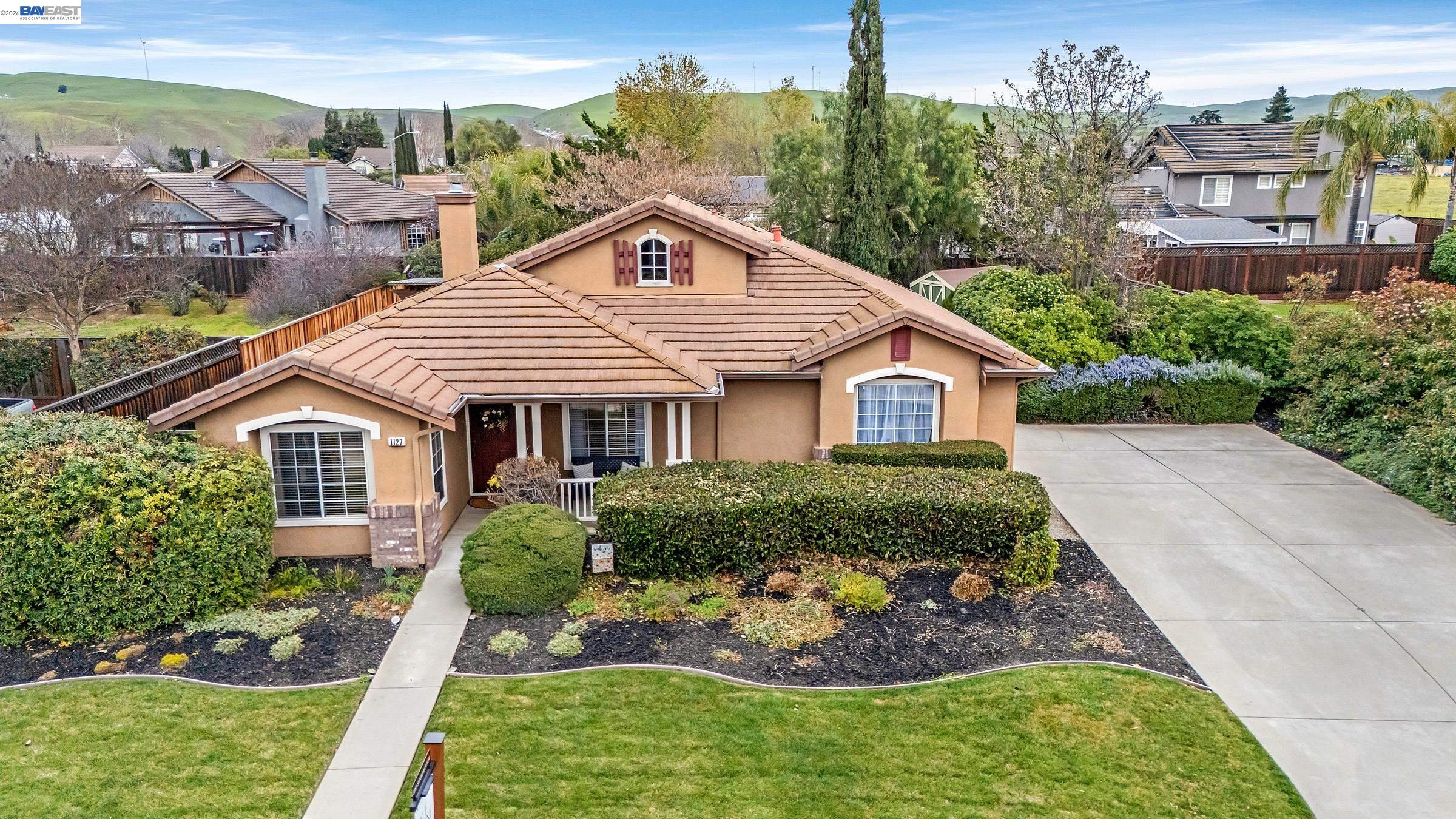 1127 Meadow Drive
