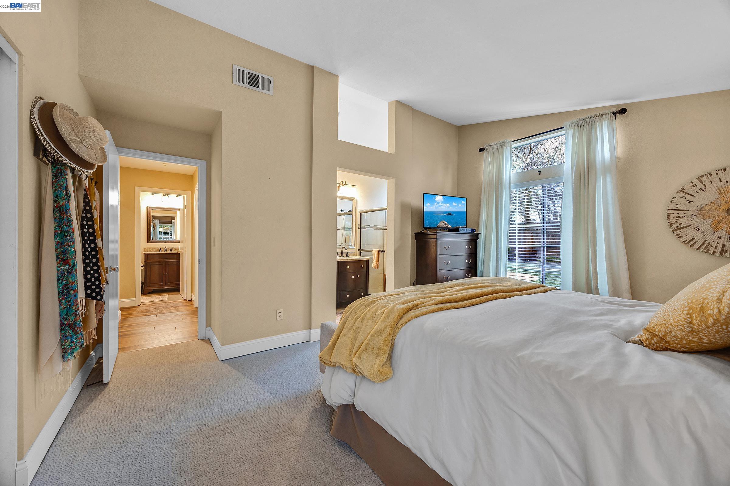 1127 Meadow Drive