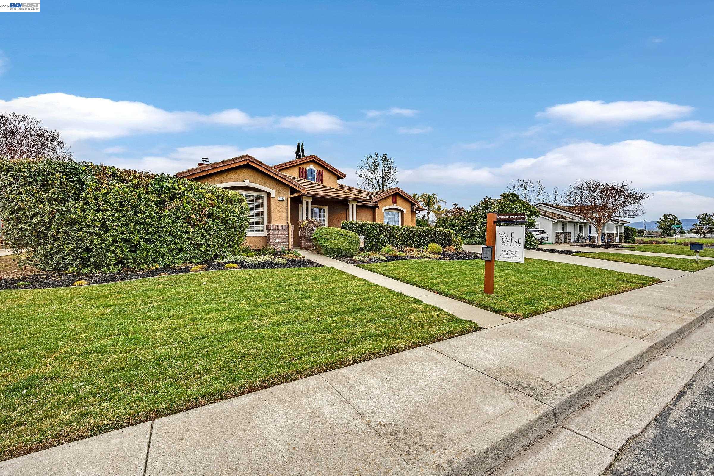 1127 Meadow Drive
