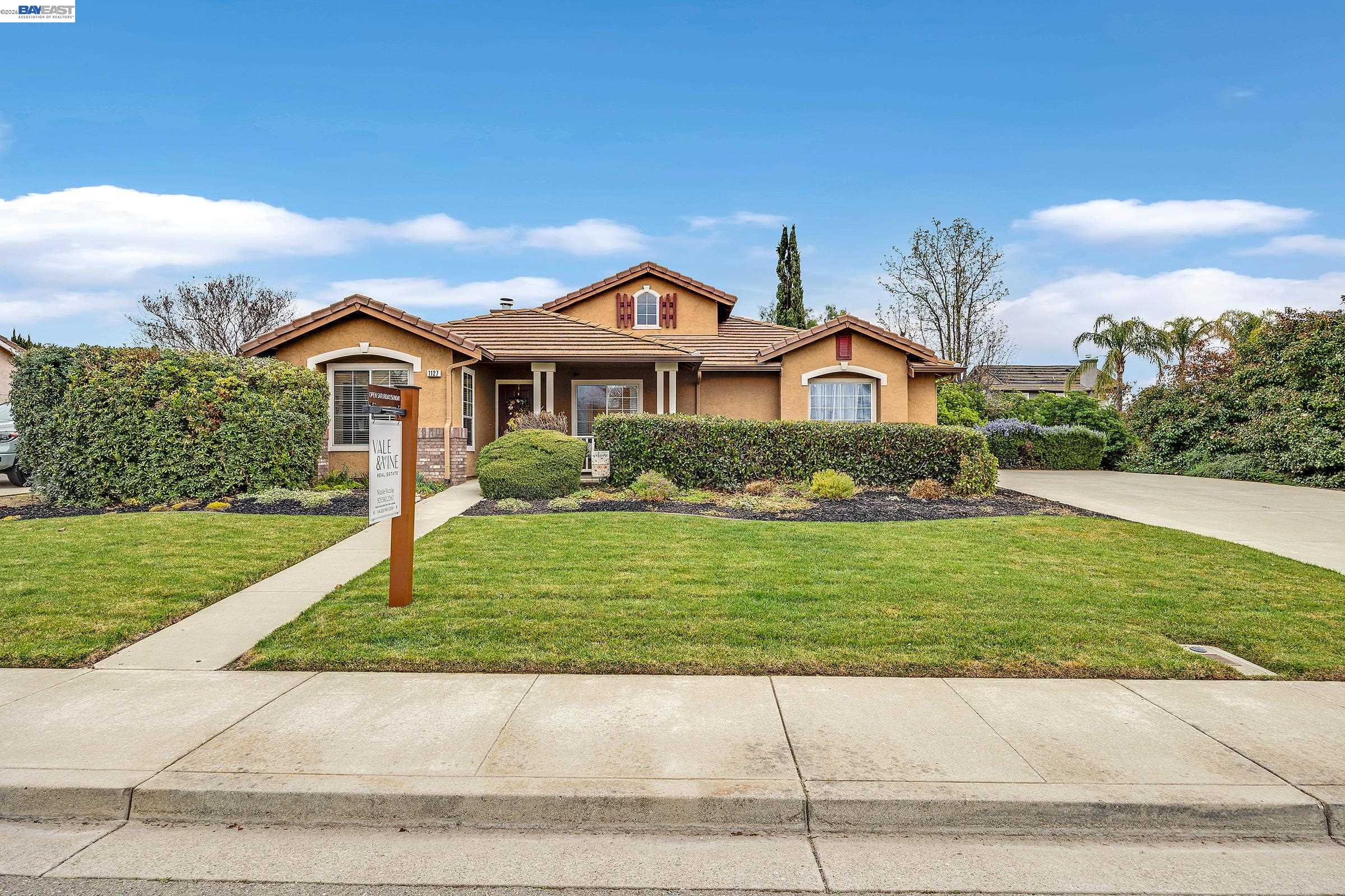 1127 Meadow Drive