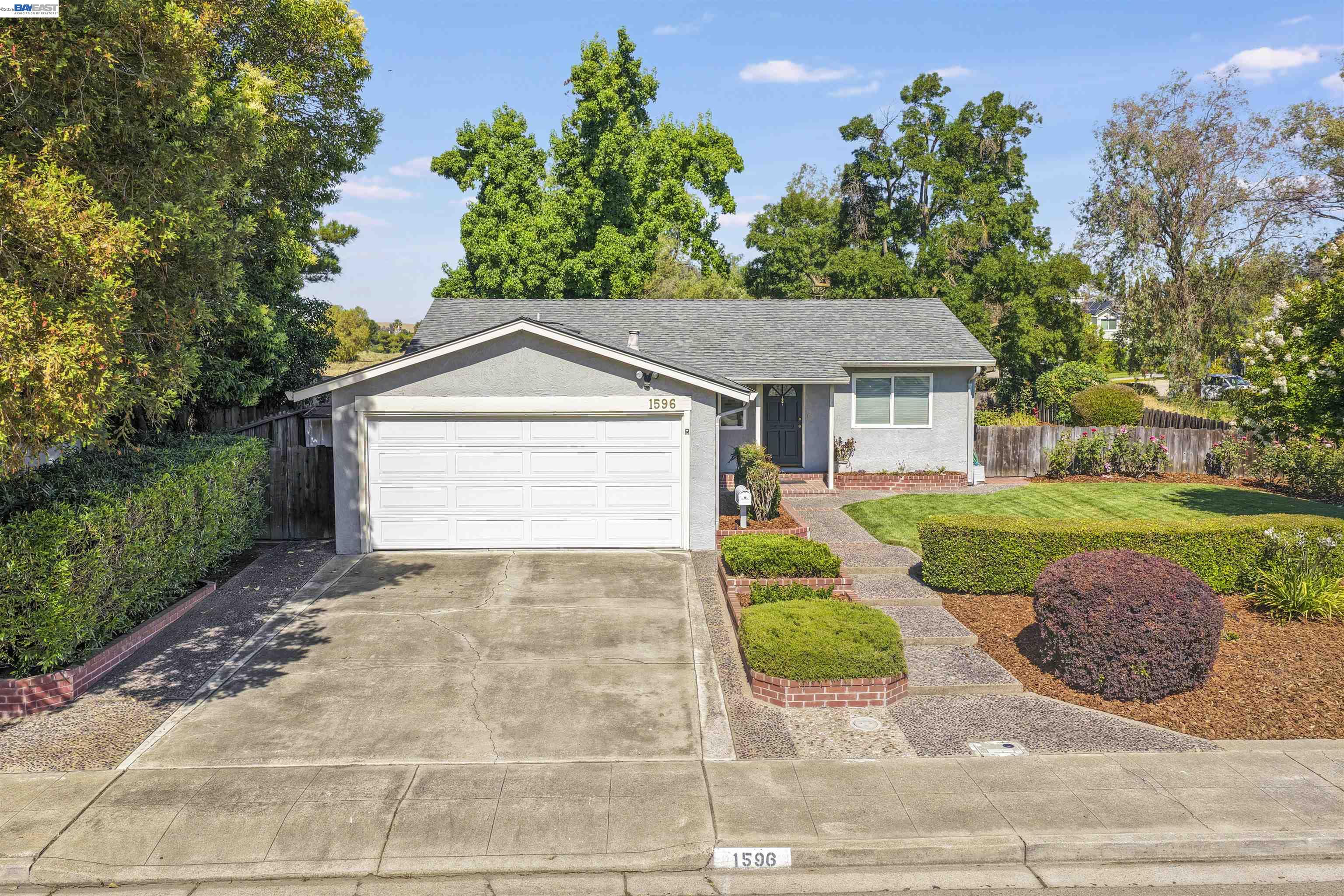 1596 Heather Lane