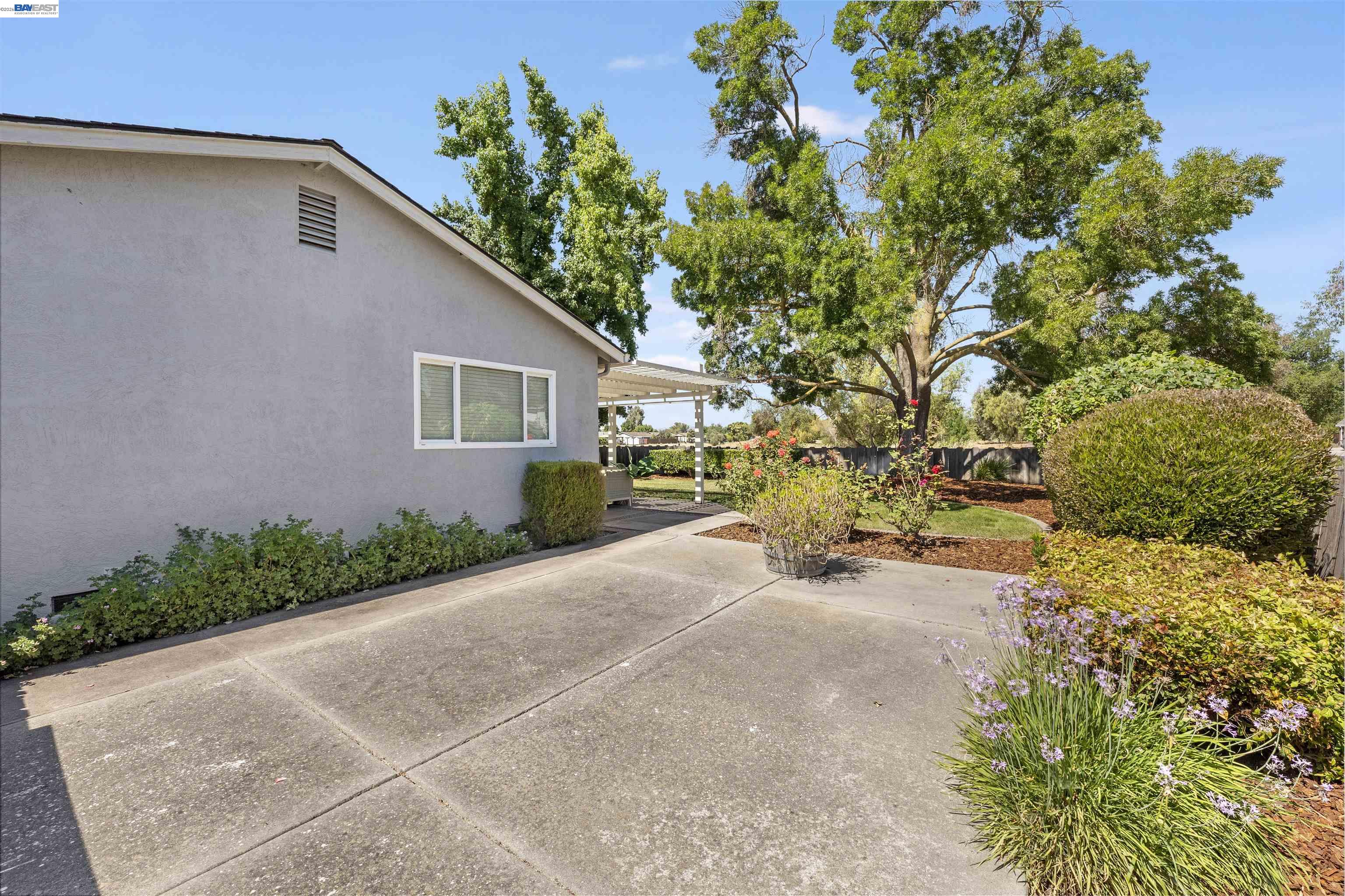1596 Heather Lane
