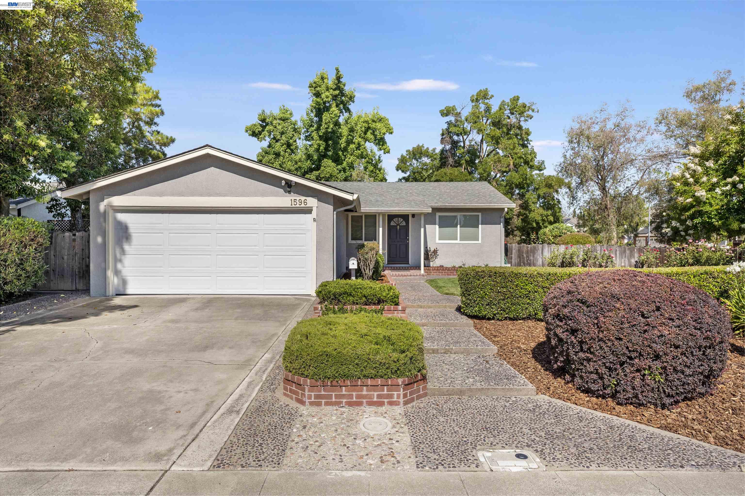 1596 Heather Lane