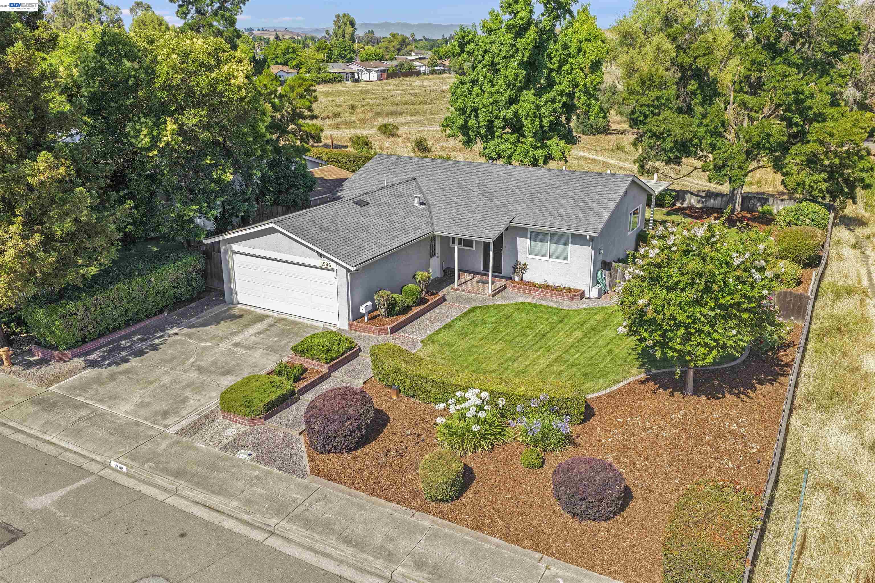 1596 Heather Lane