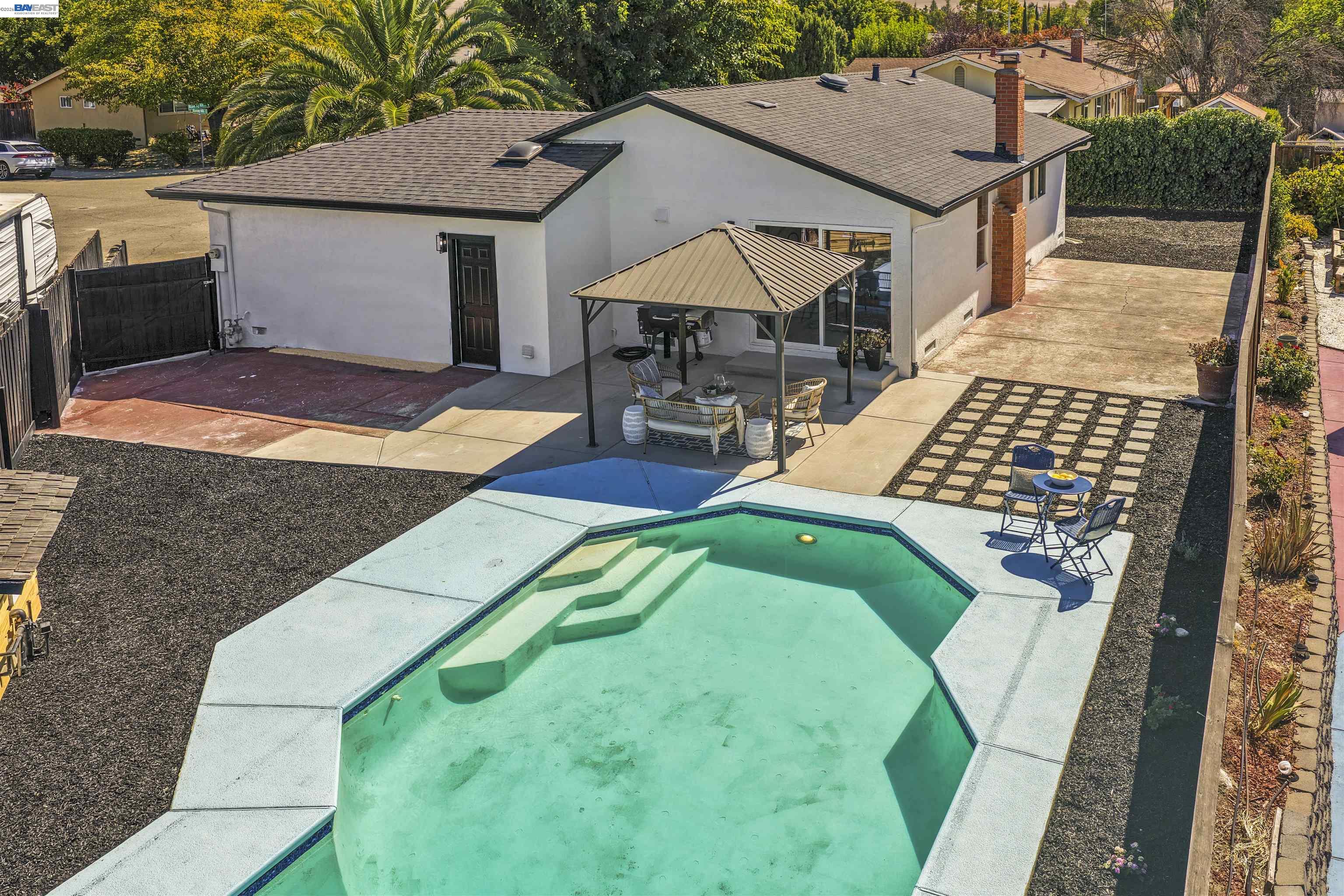 5771 Running Hills Ave