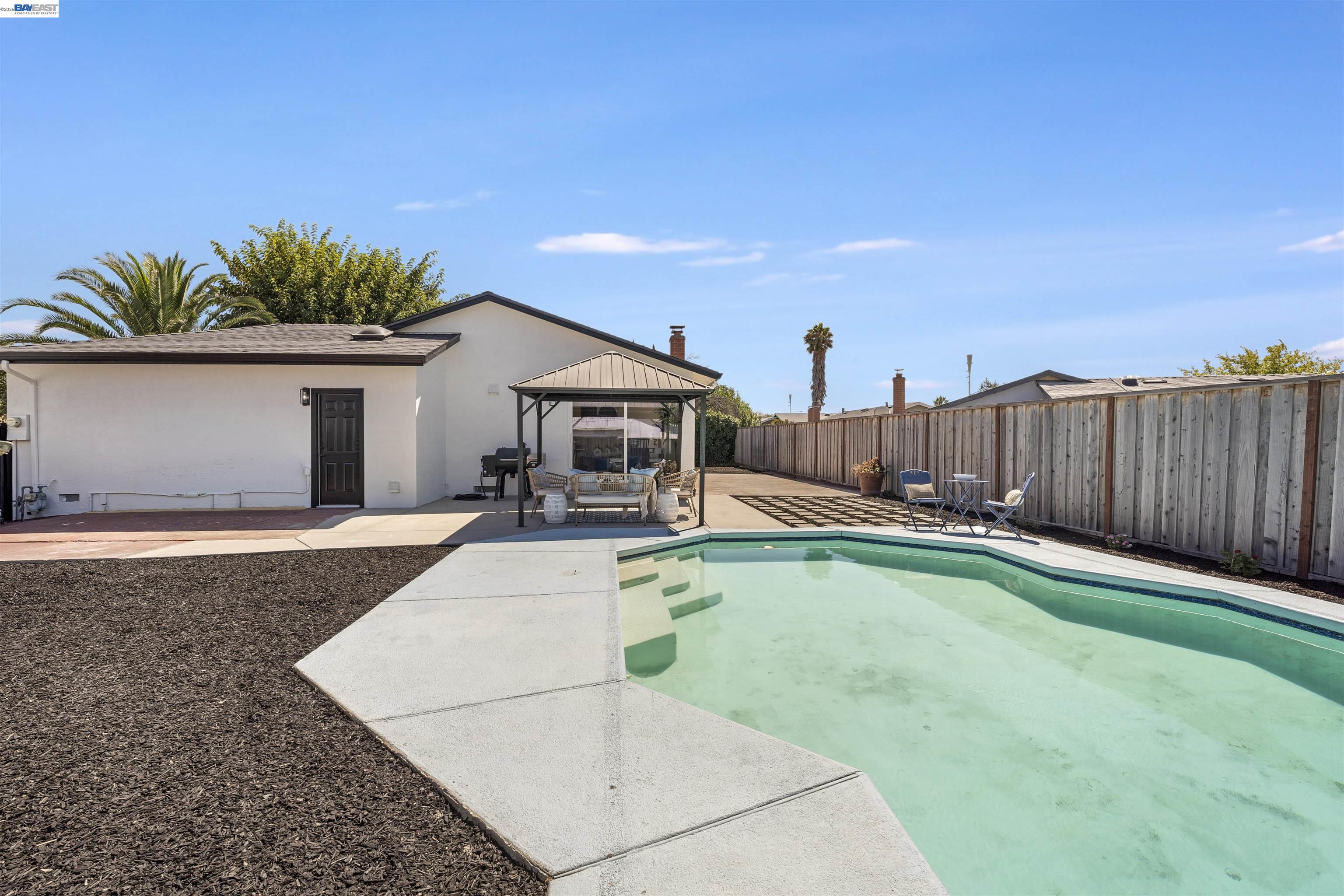 5771 Running Hills Ave