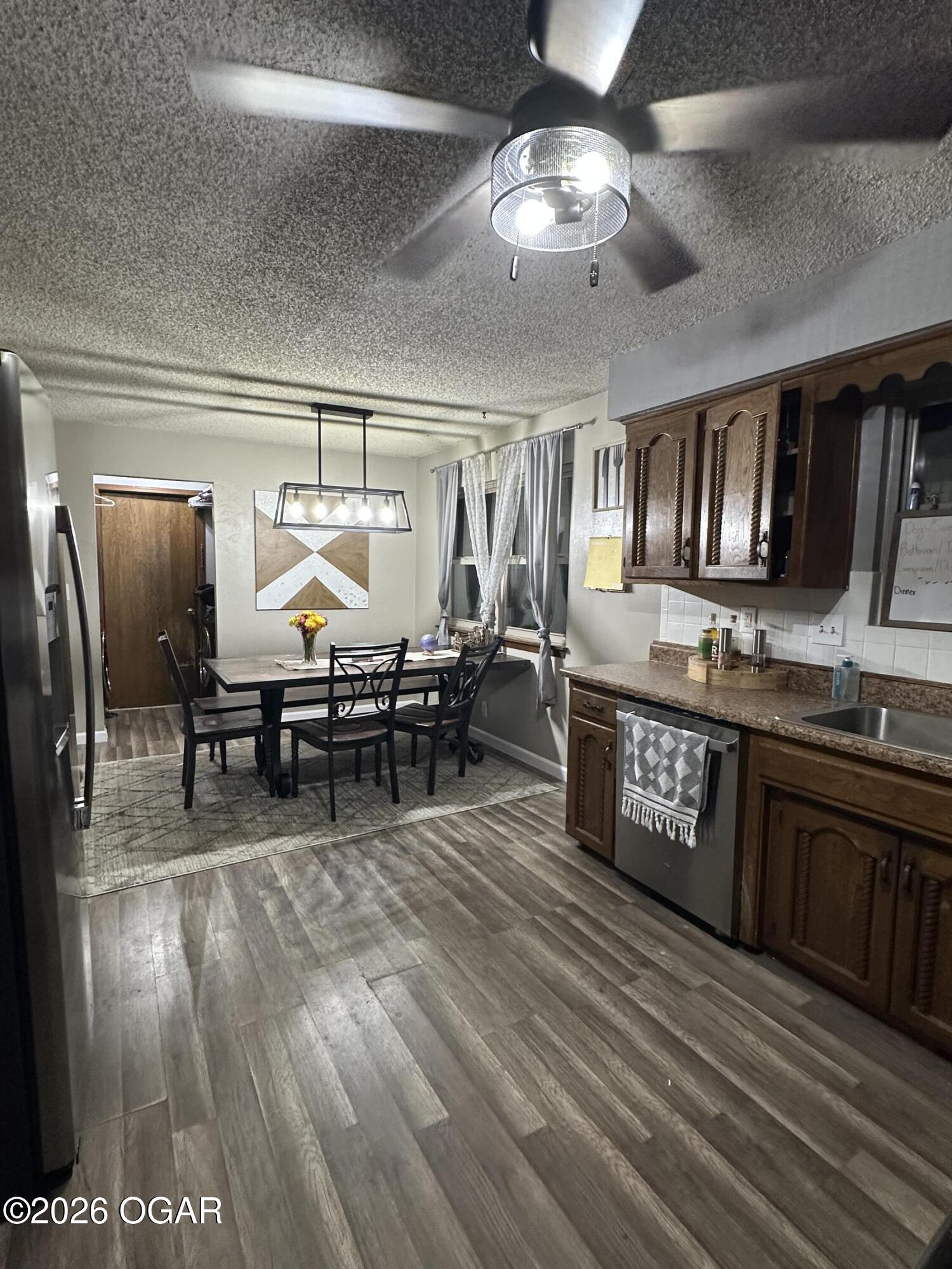 809 E Wickersham Drive