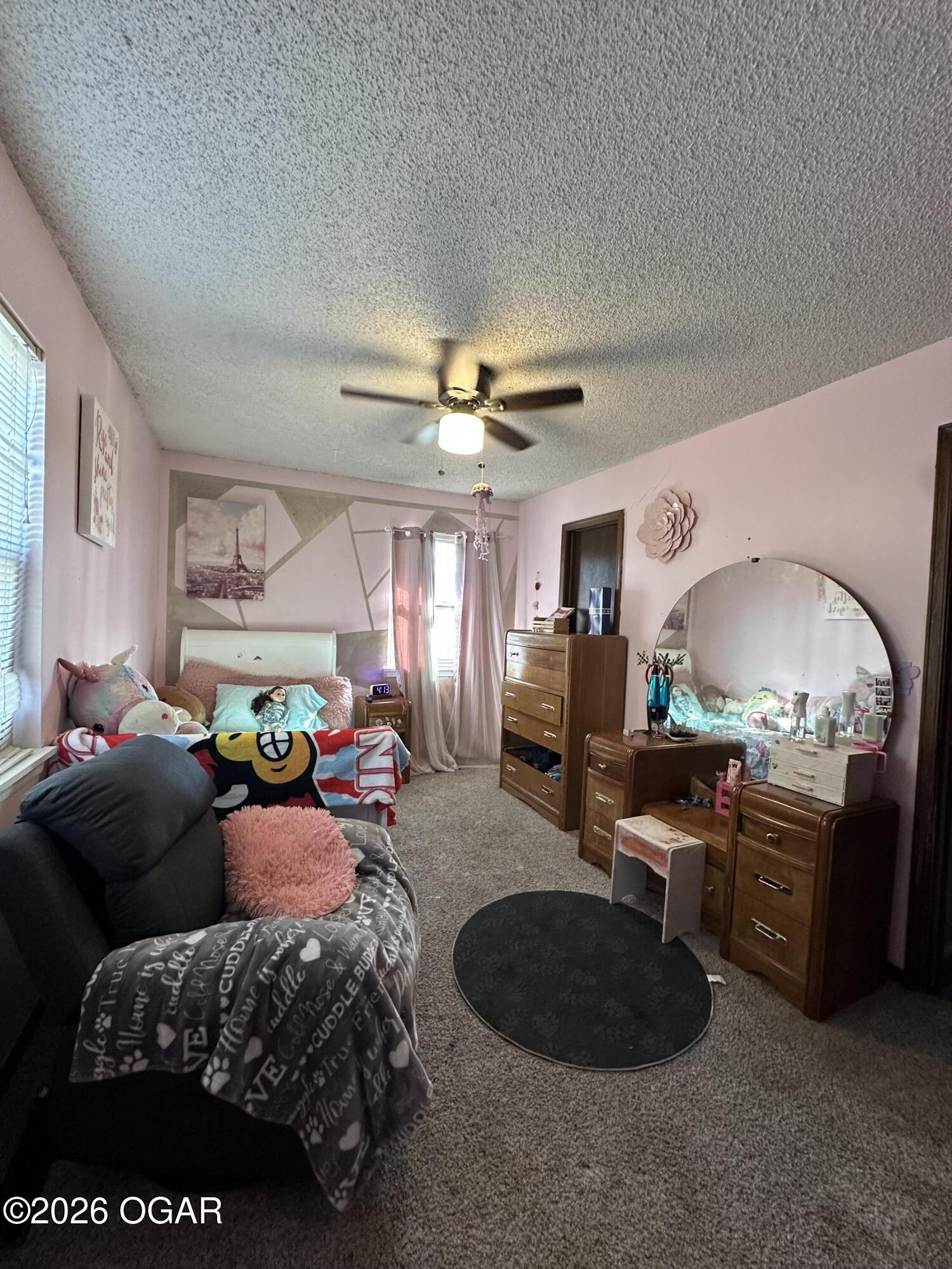 809 E Wickersham Drive