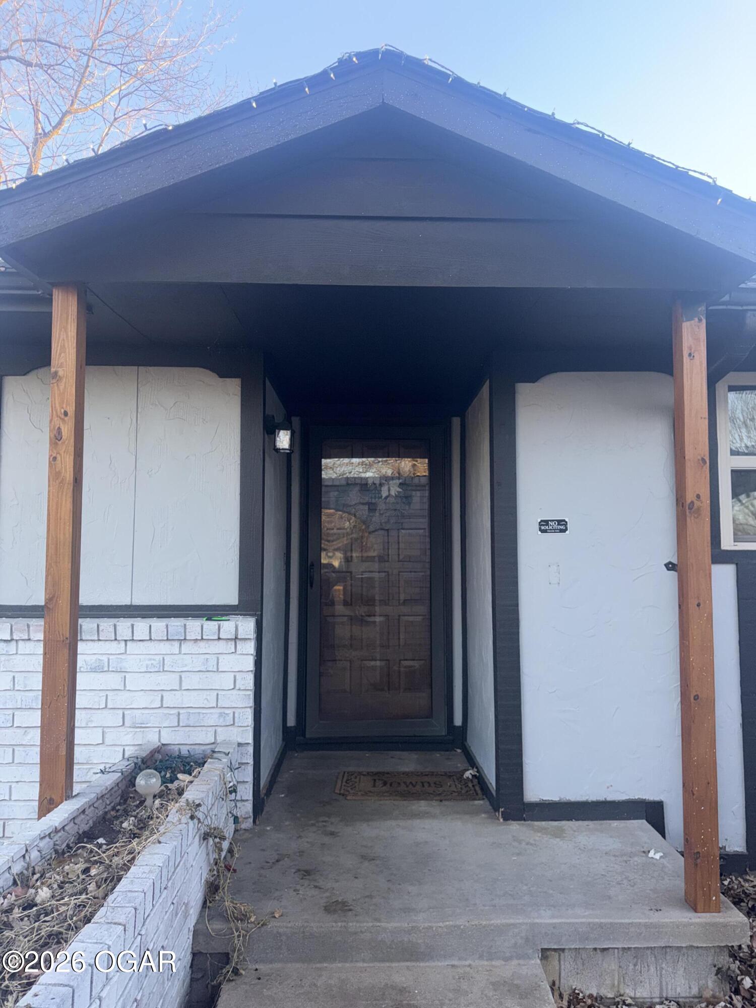 809 E Wickersham Drive