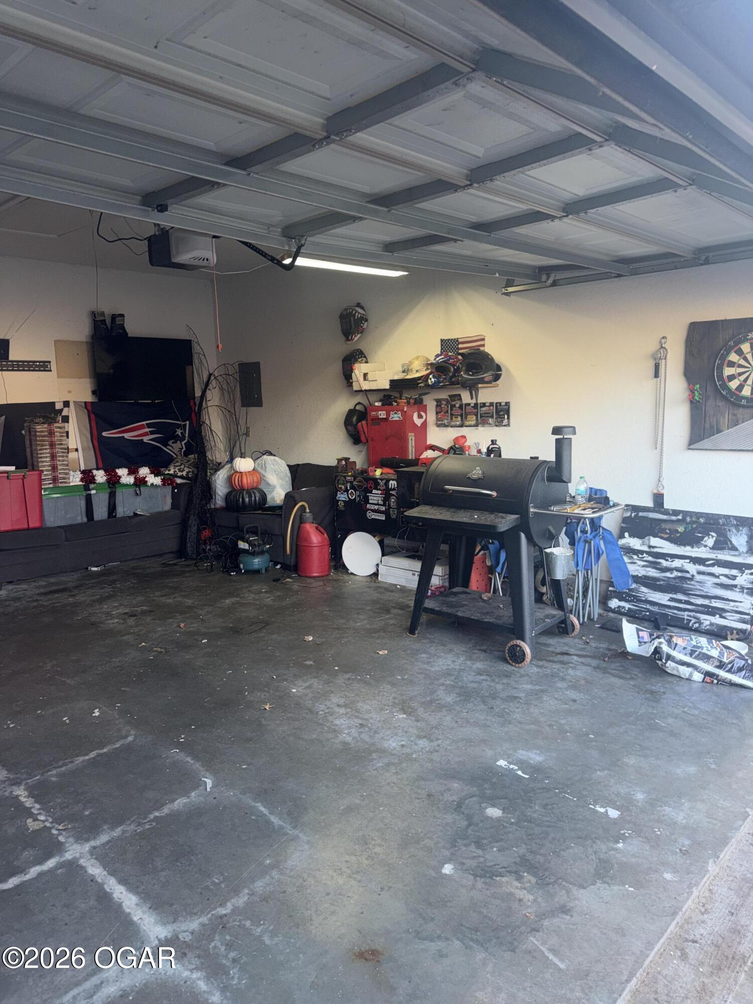 809 E Wickersham Drive