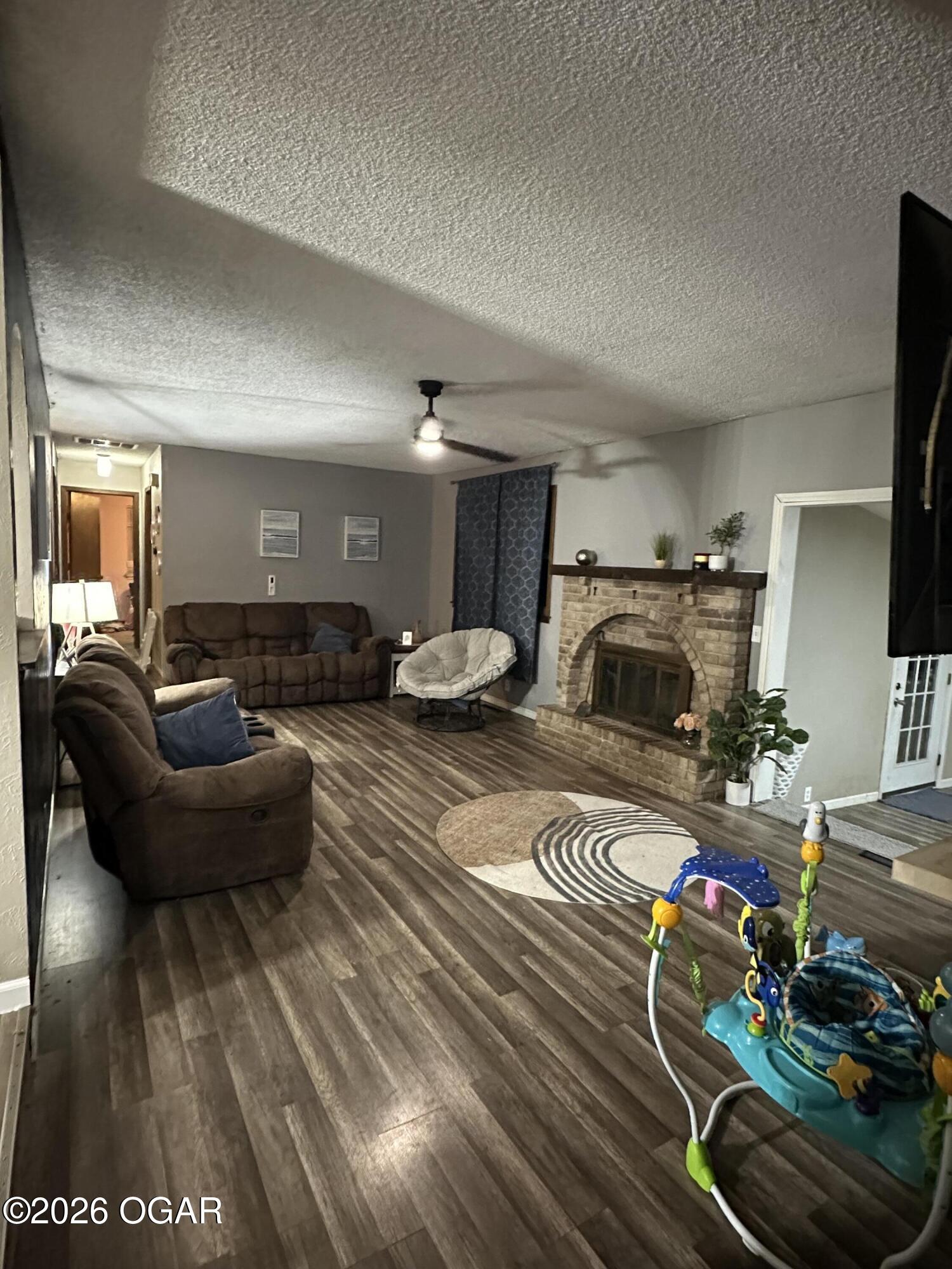 809 E Wickersham Drive