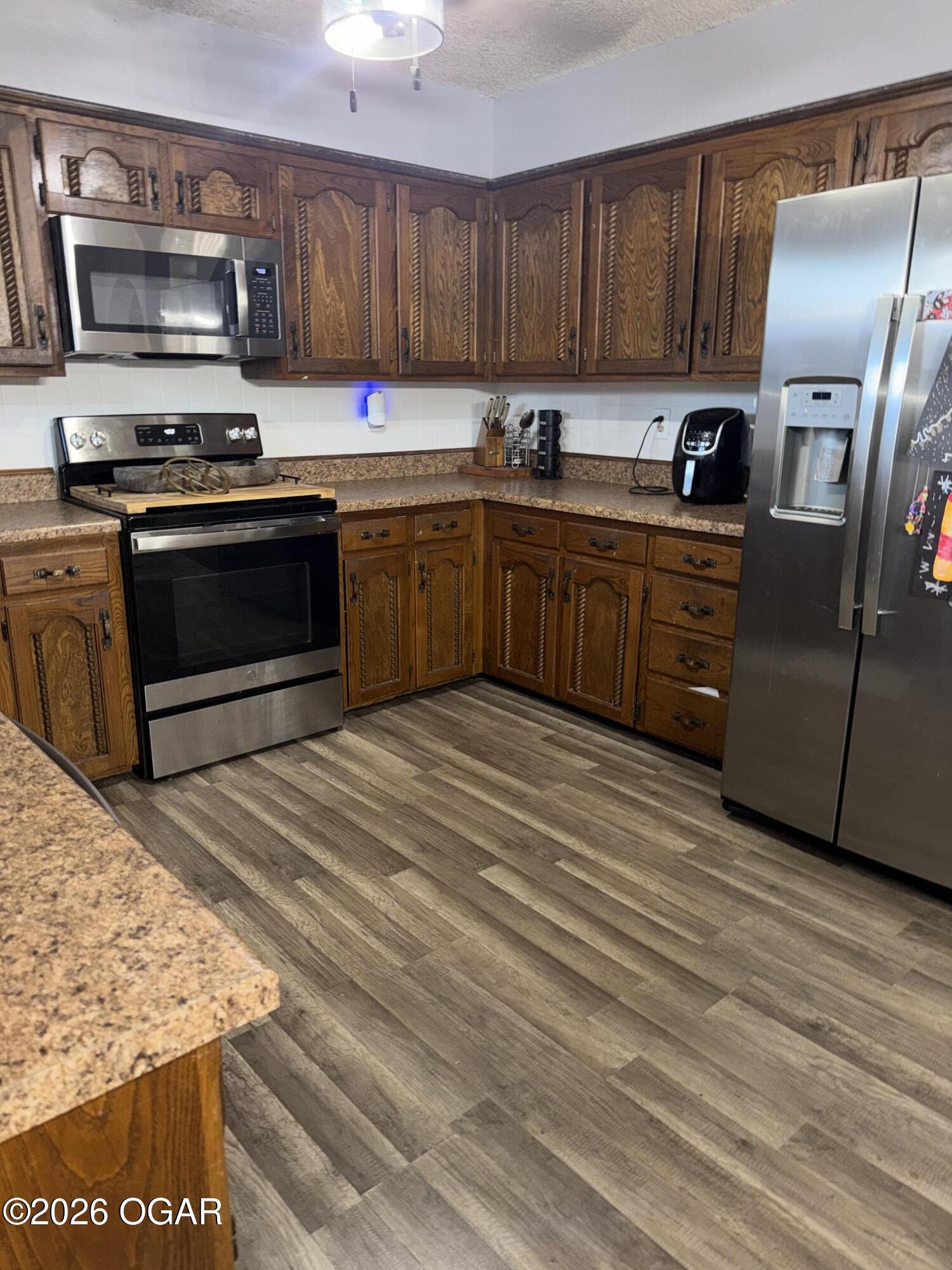 809 E Wickersham Drive