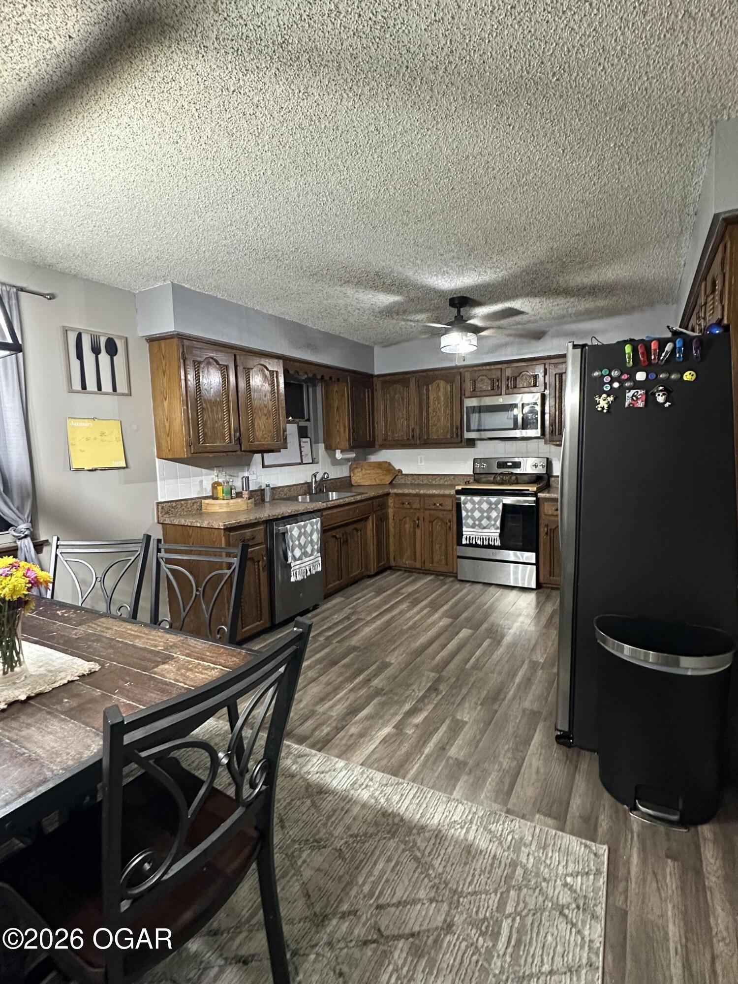 809 E Wickersham Drive