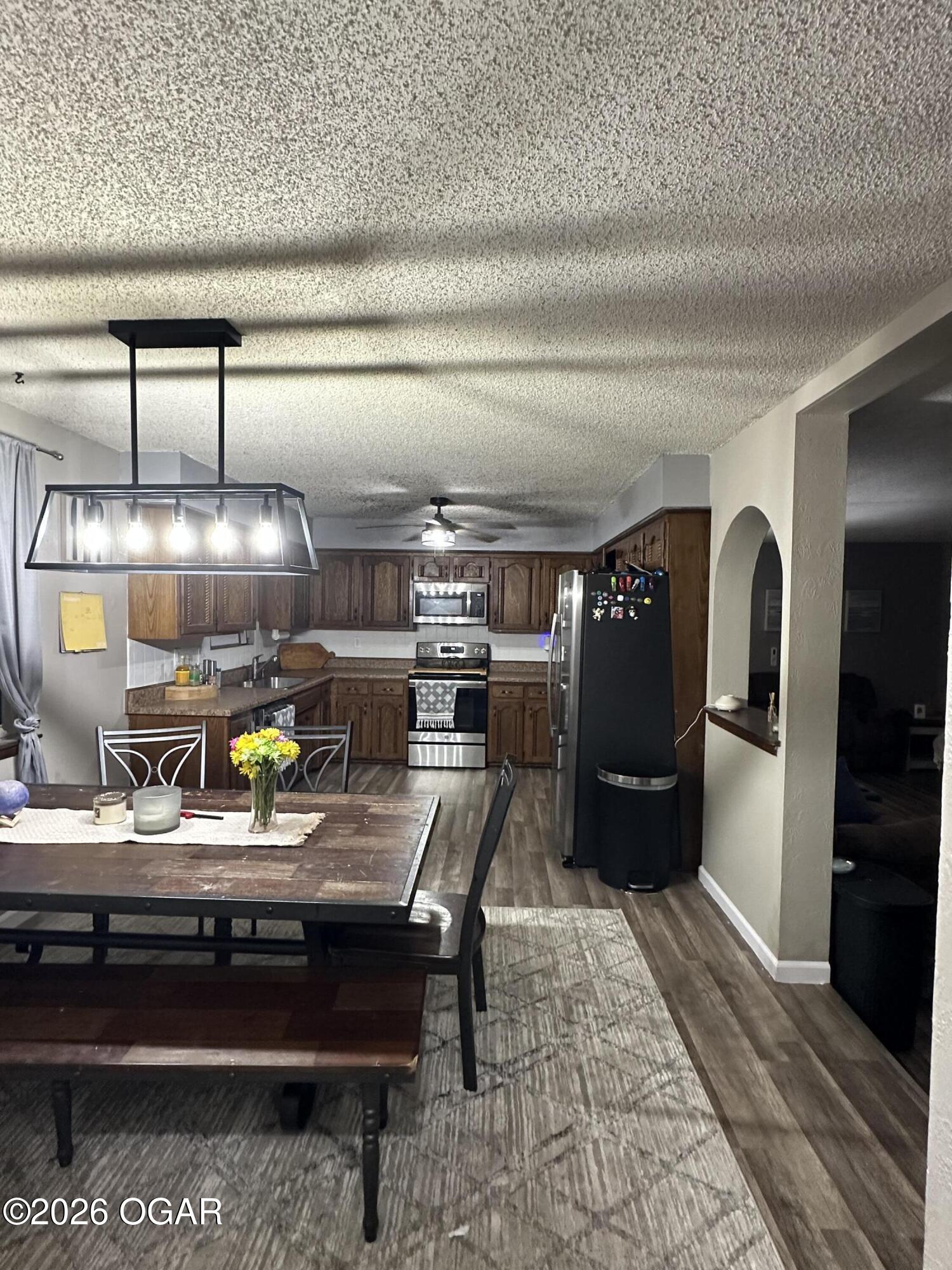 809 E Wickersham Drive