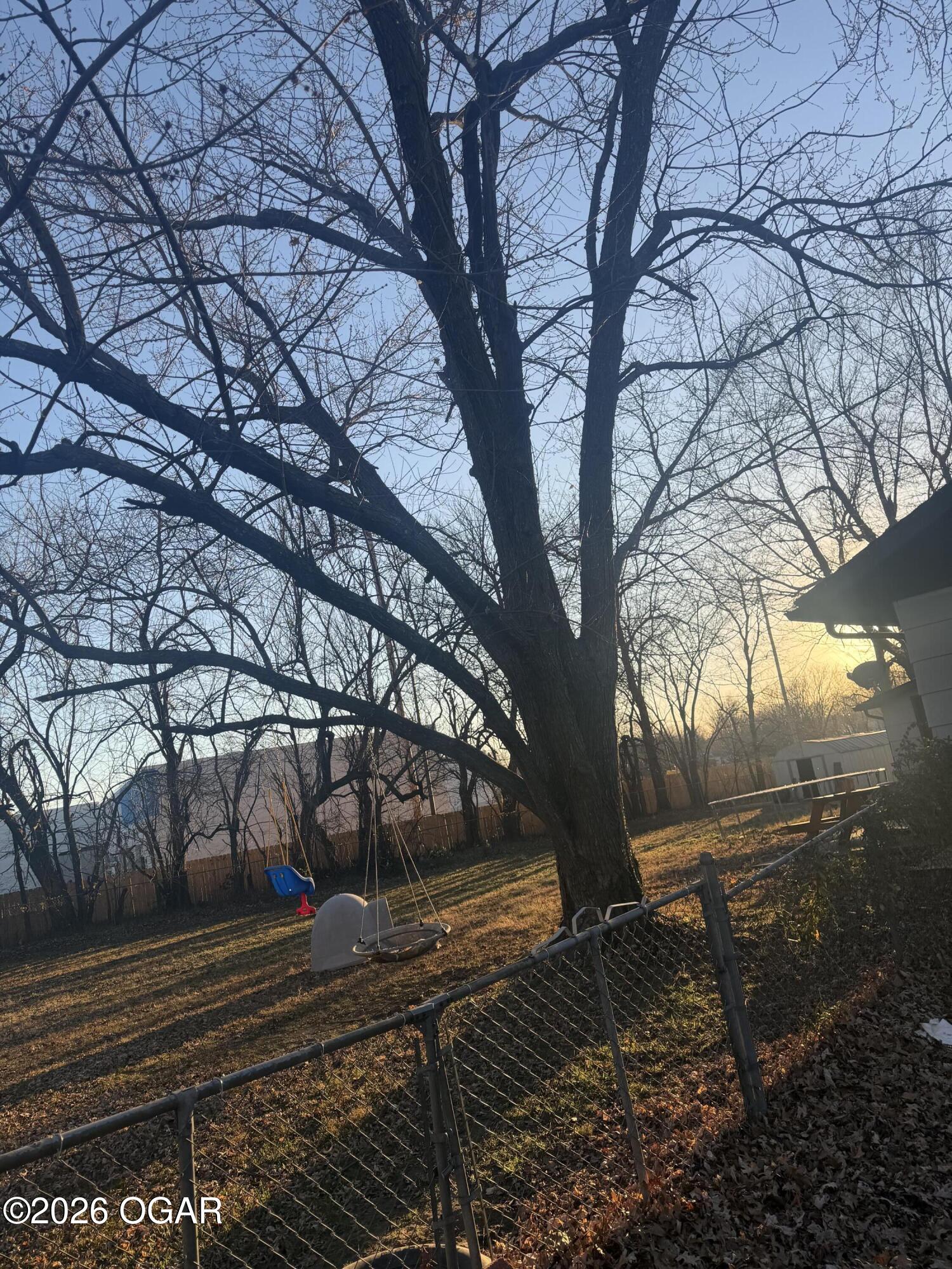 809 E Wickersham Drive