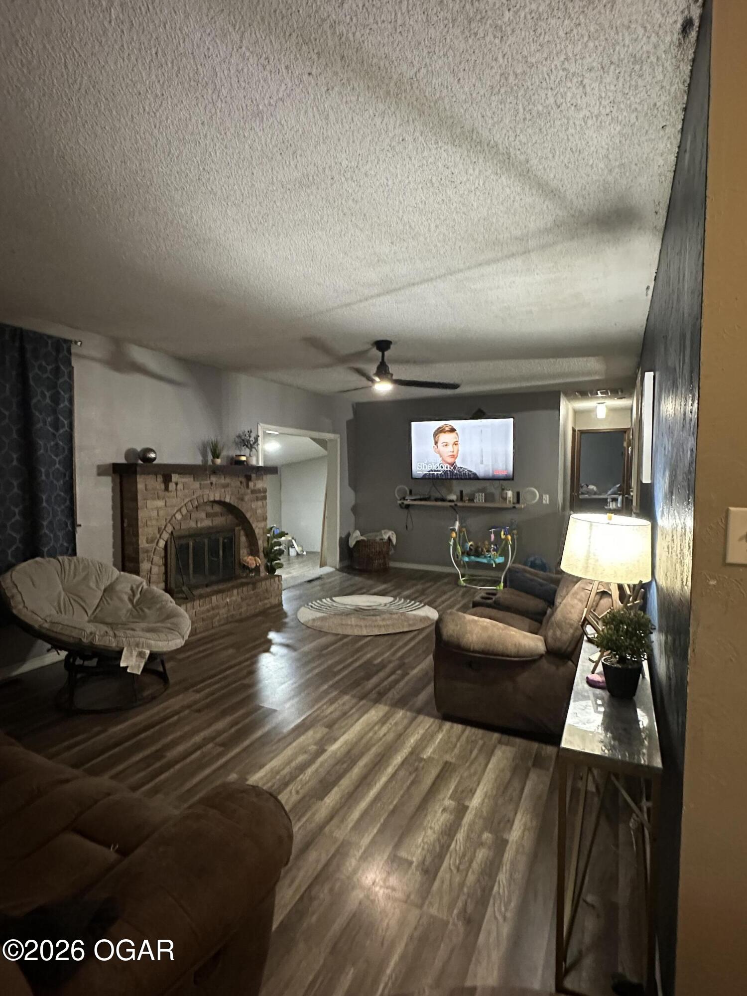 809 E Wickersham Drive