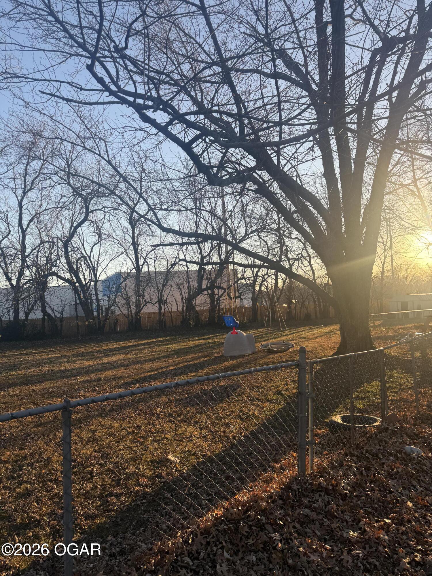 809 E Wickersham Drive