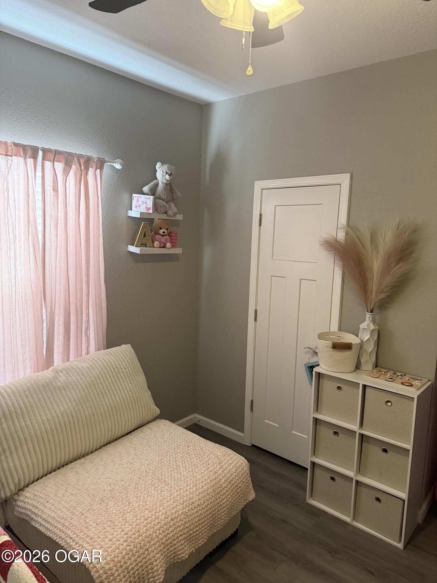 327 W Sherman Street