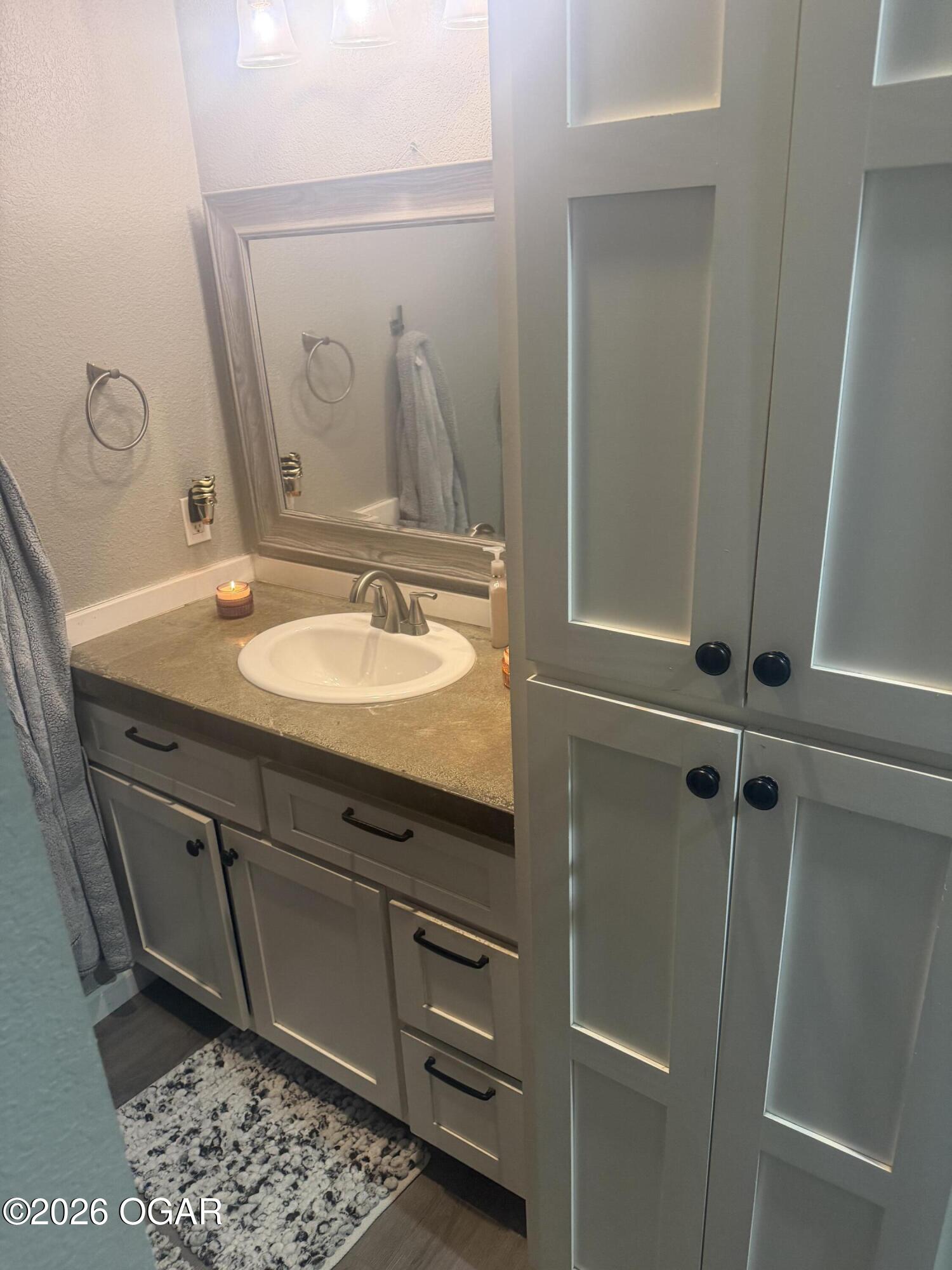 327 W Sherman Street