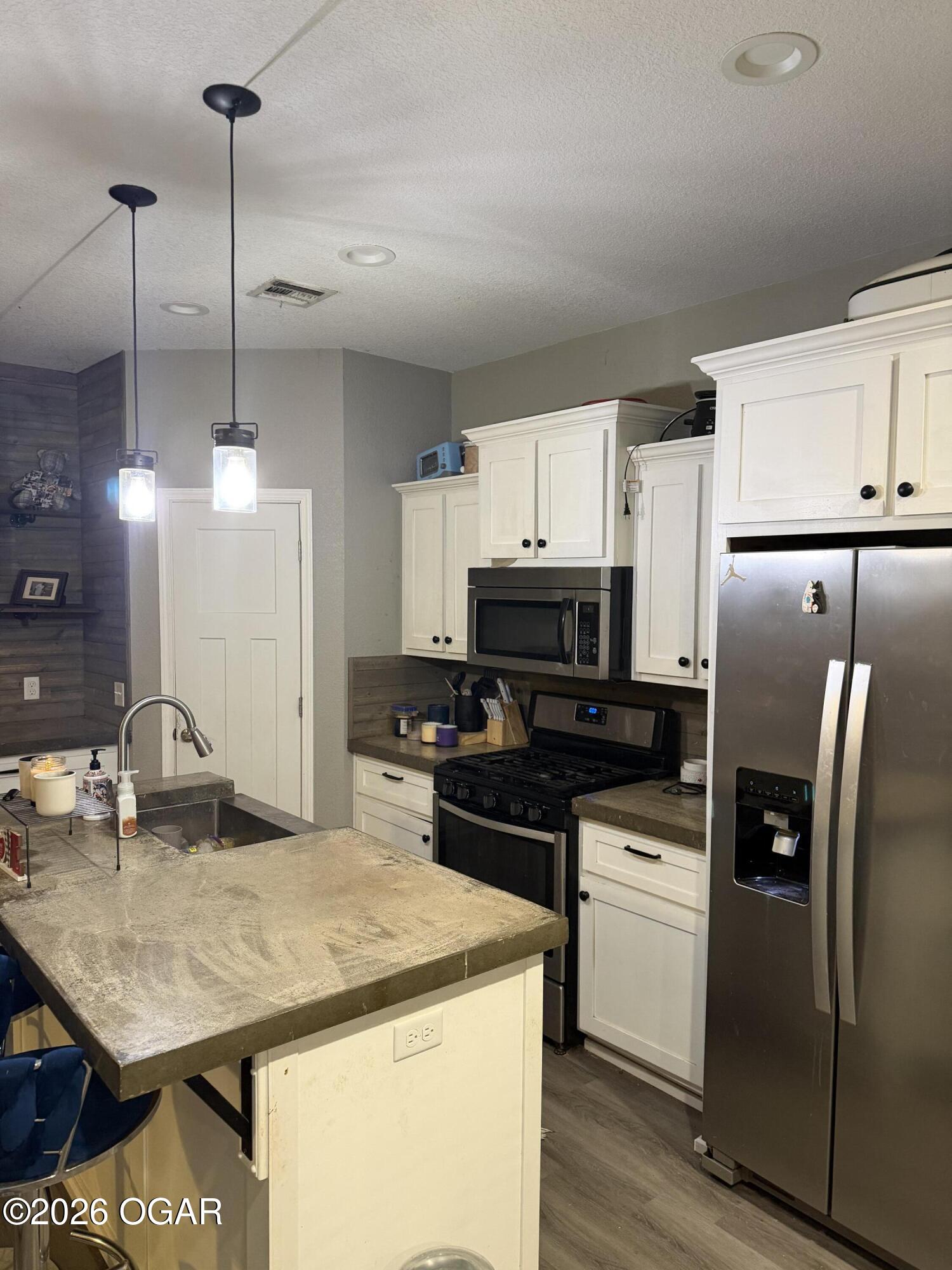 327 W Sherman Street