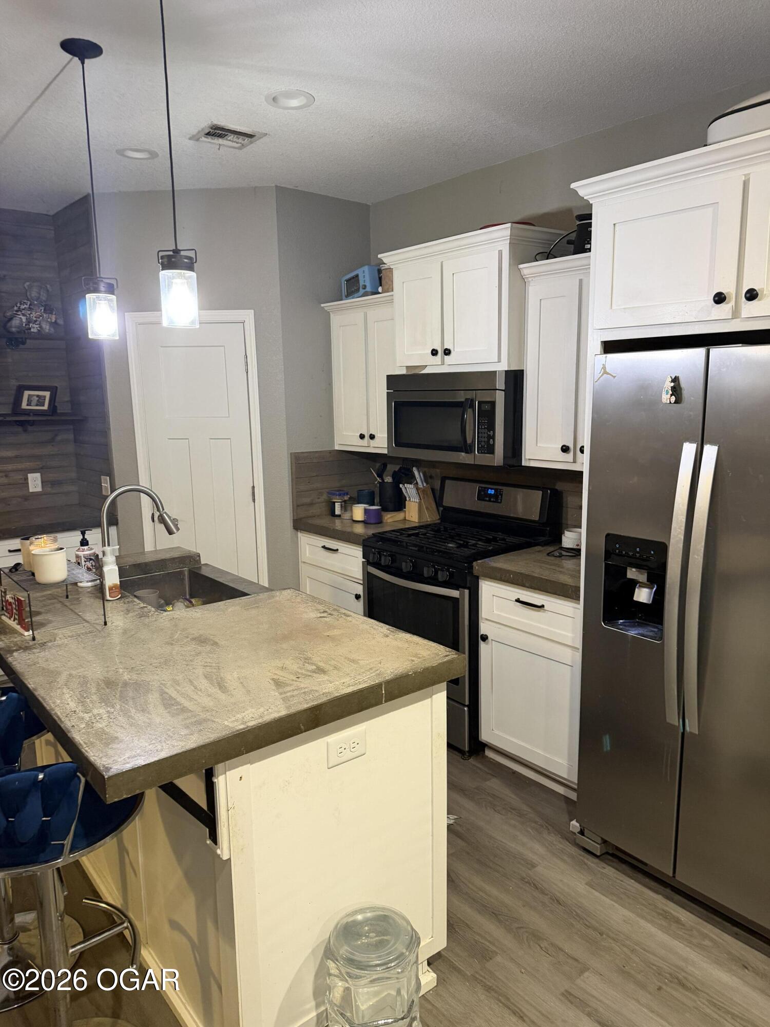 327 W Sherman Street