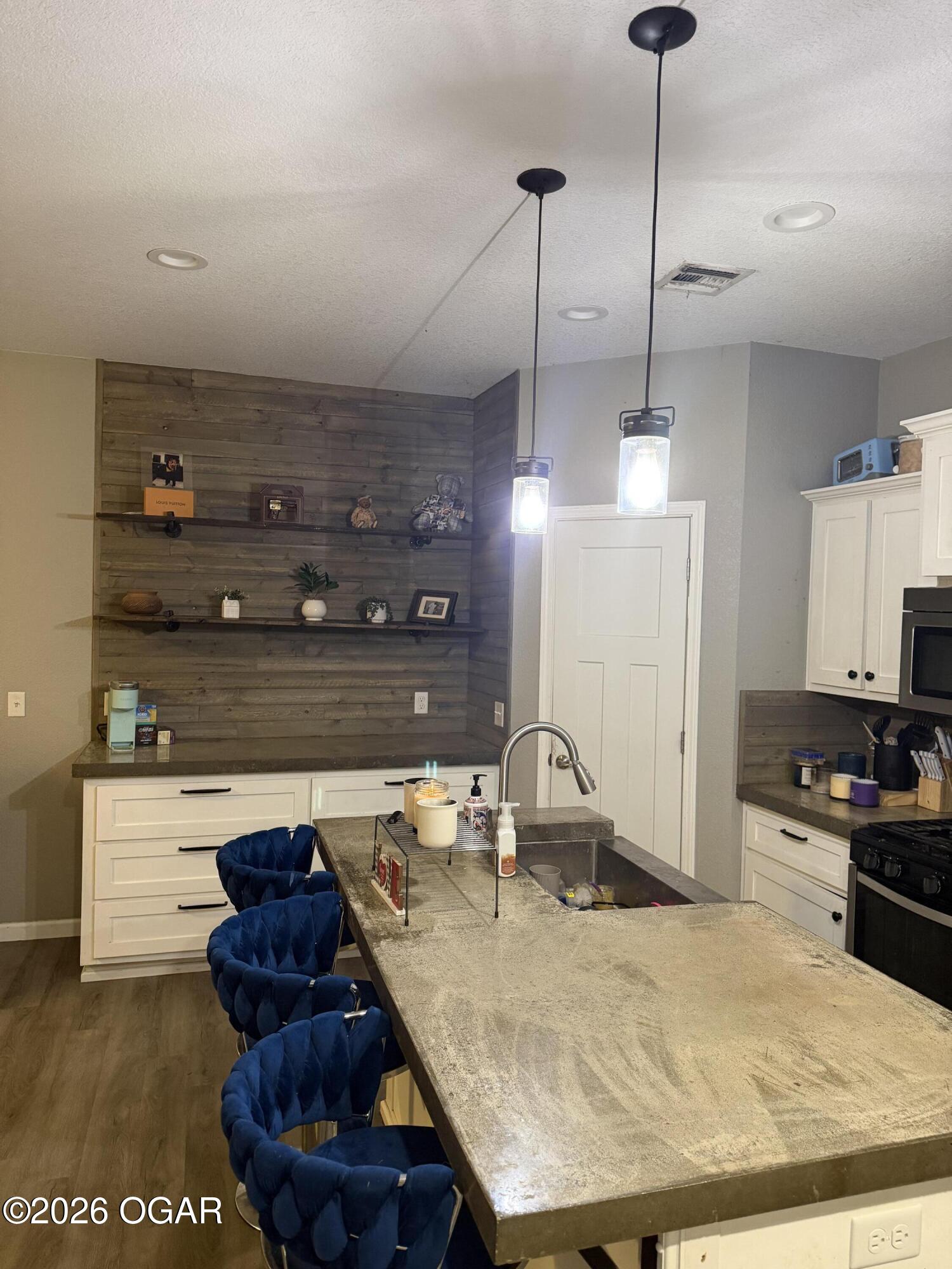 327 W Sherman Street