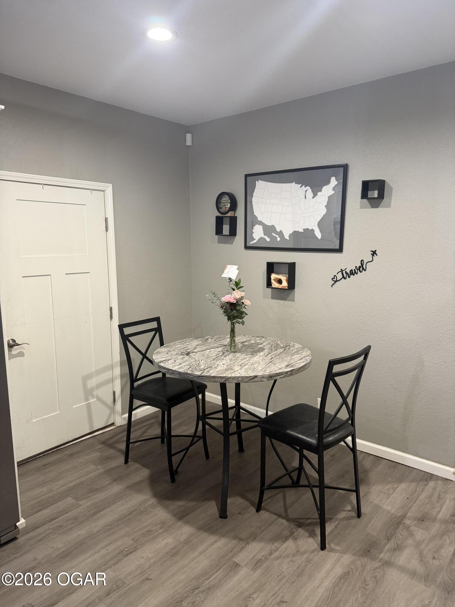 327 W Sherman Street