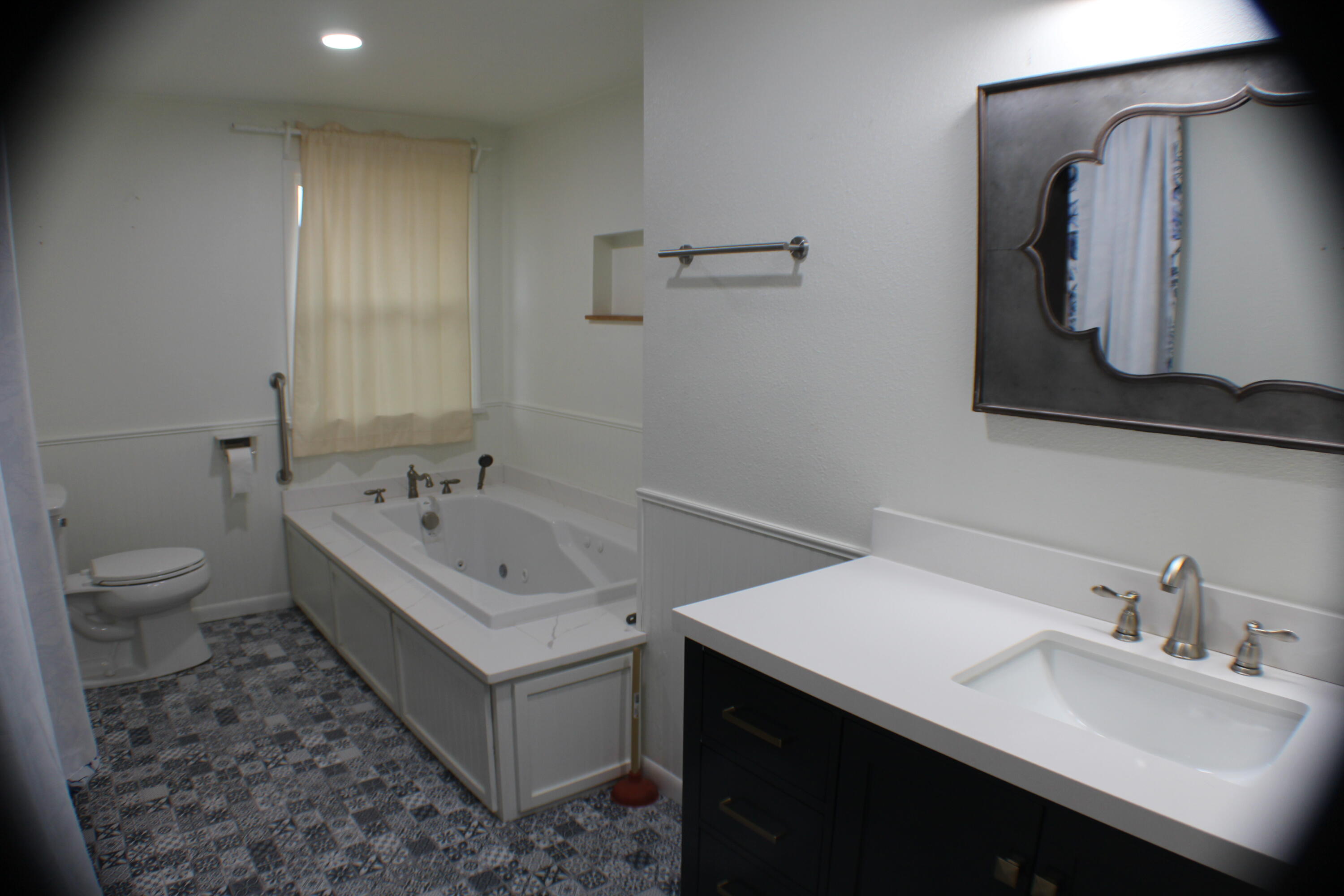 2621 S Illinois Avenue