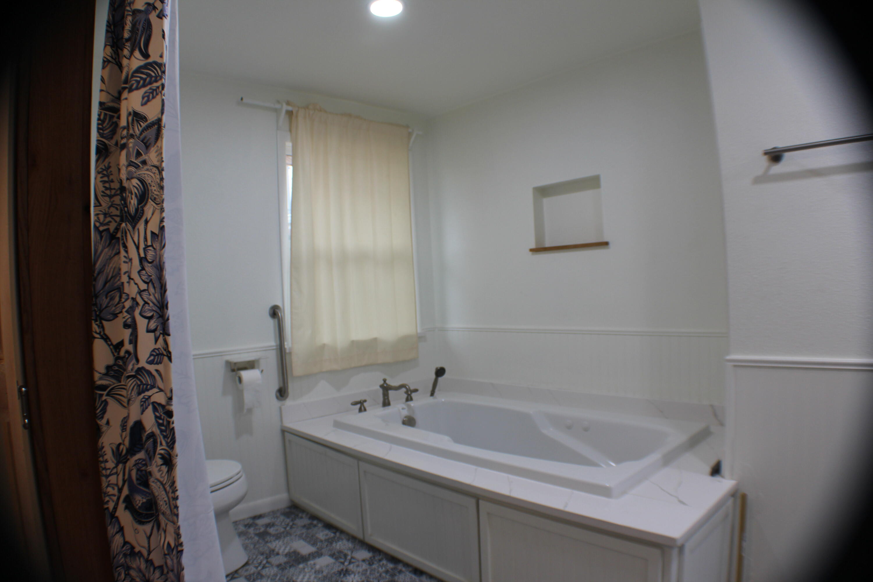 2621 S Illinois Avenue