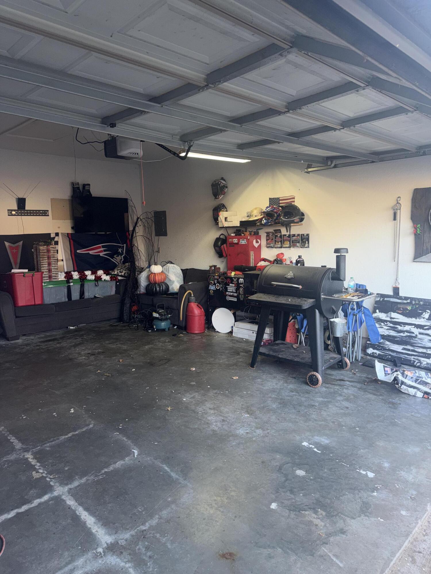 809 E Wickersham Drive